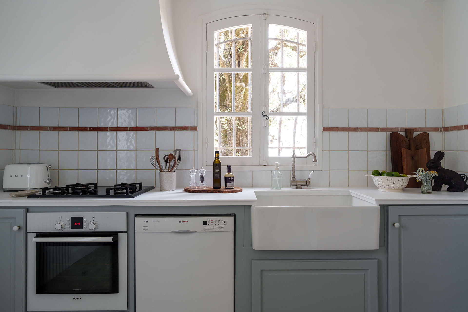 domaine-casa-del-sol_villa_grasse-france_interior-main-villa-kitchen-window.jpg
