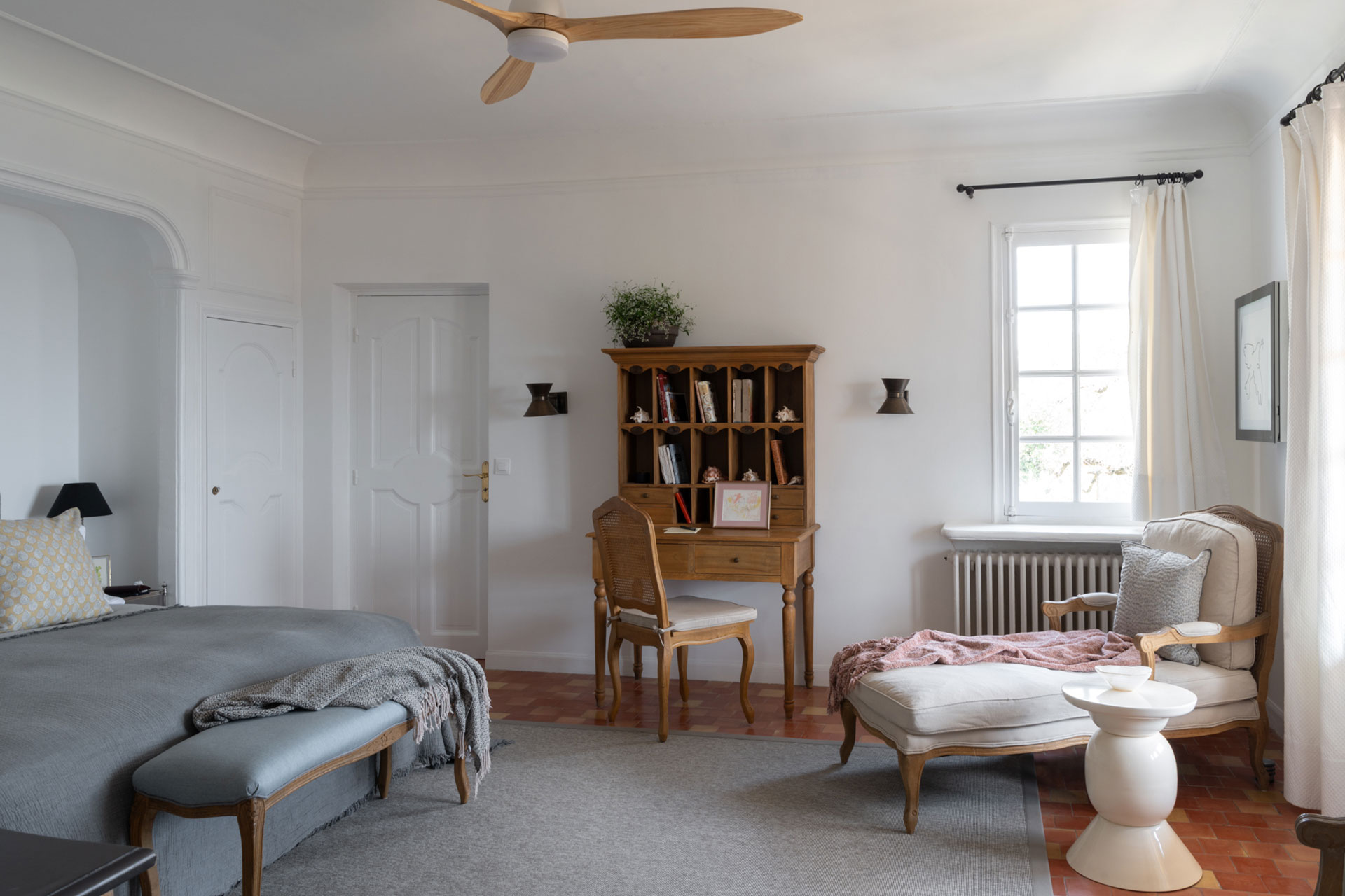 domaine-casa-del-sol_villa_grasse-france_interior-main-villa-primary-bedroom.jpg
