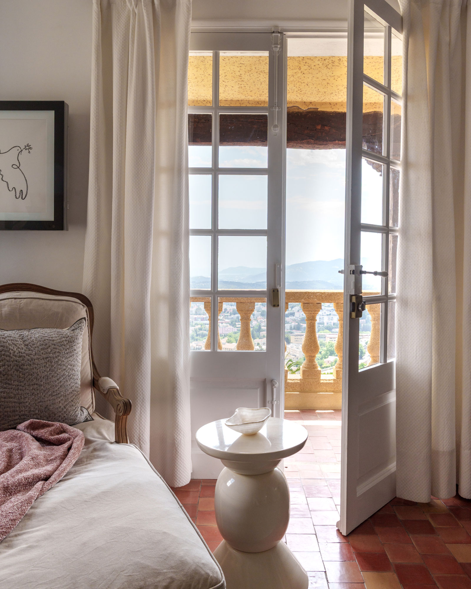 domaine-casa-del-sol_villa_grasse-france_interior-main-villa-primary-bedroom-balcony.jpg