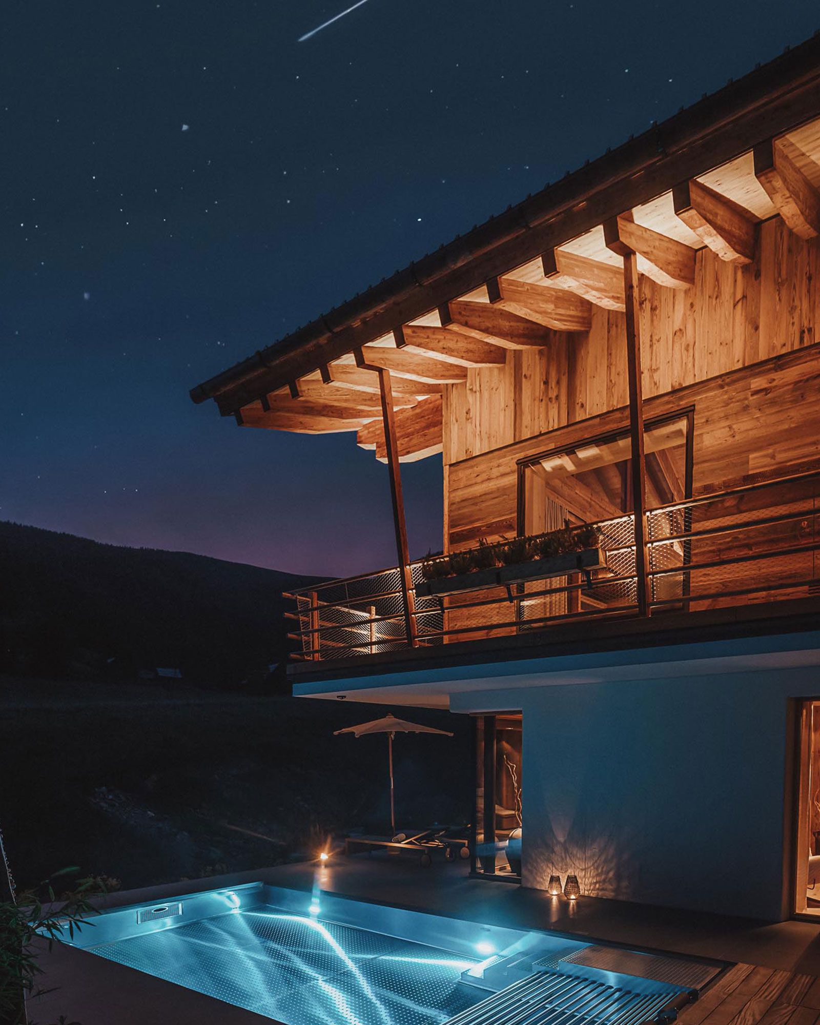 chalet-falk_chalet_karnten-austria_exterior-night-pool.jpg