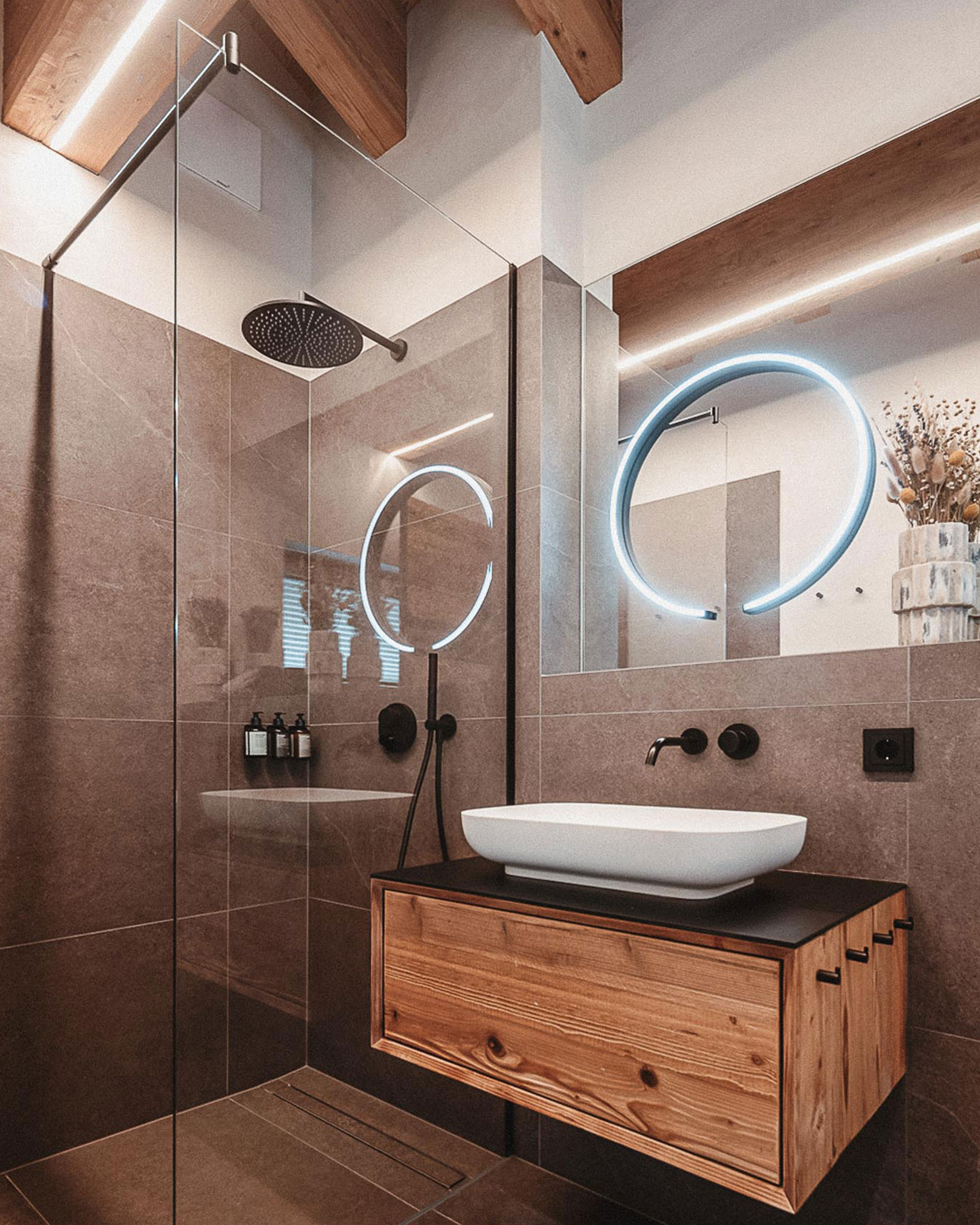 chalet-falk_chalet_karnten-austria_interior-bathroom-shower.jpg