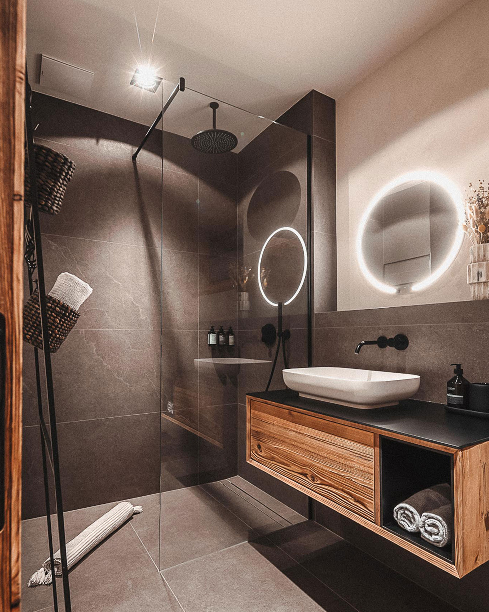 chalet-falk_chalet_karnten-austria_interior-bathroom-space.jpg