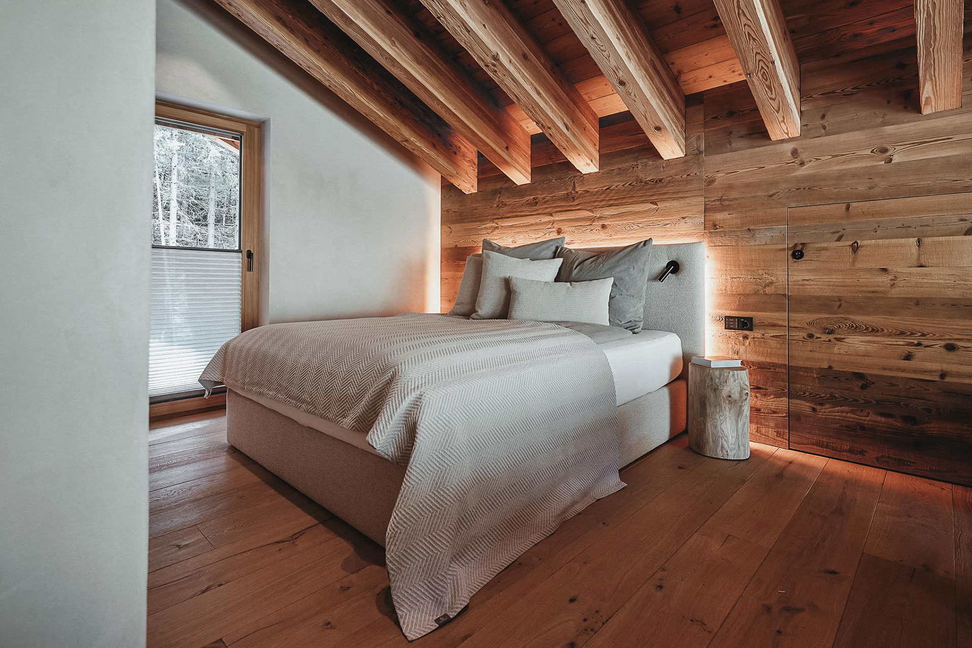 chalet-falk_chalet_karnten-austria_interior-bedroom-space.jpg