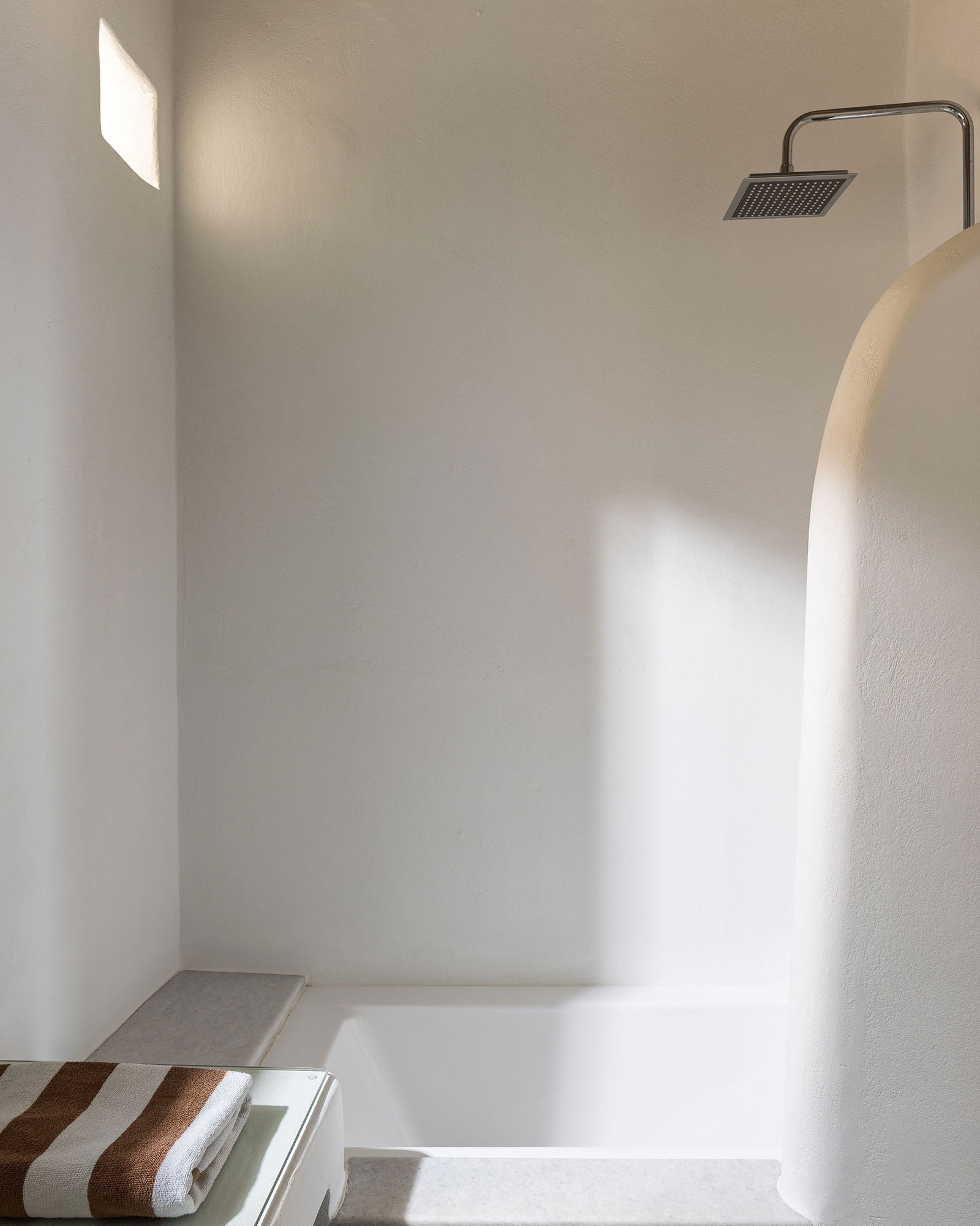 villa-petra_villa_andros-greece_interior-bathroom-shower.jpg
