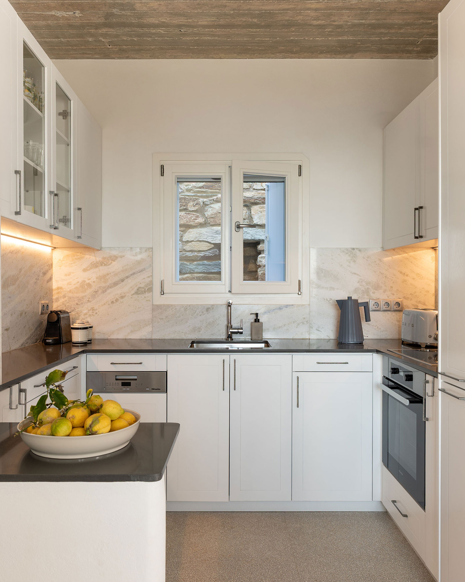 villa-petra_villa_andros-greece_interior-kitchen.jpg