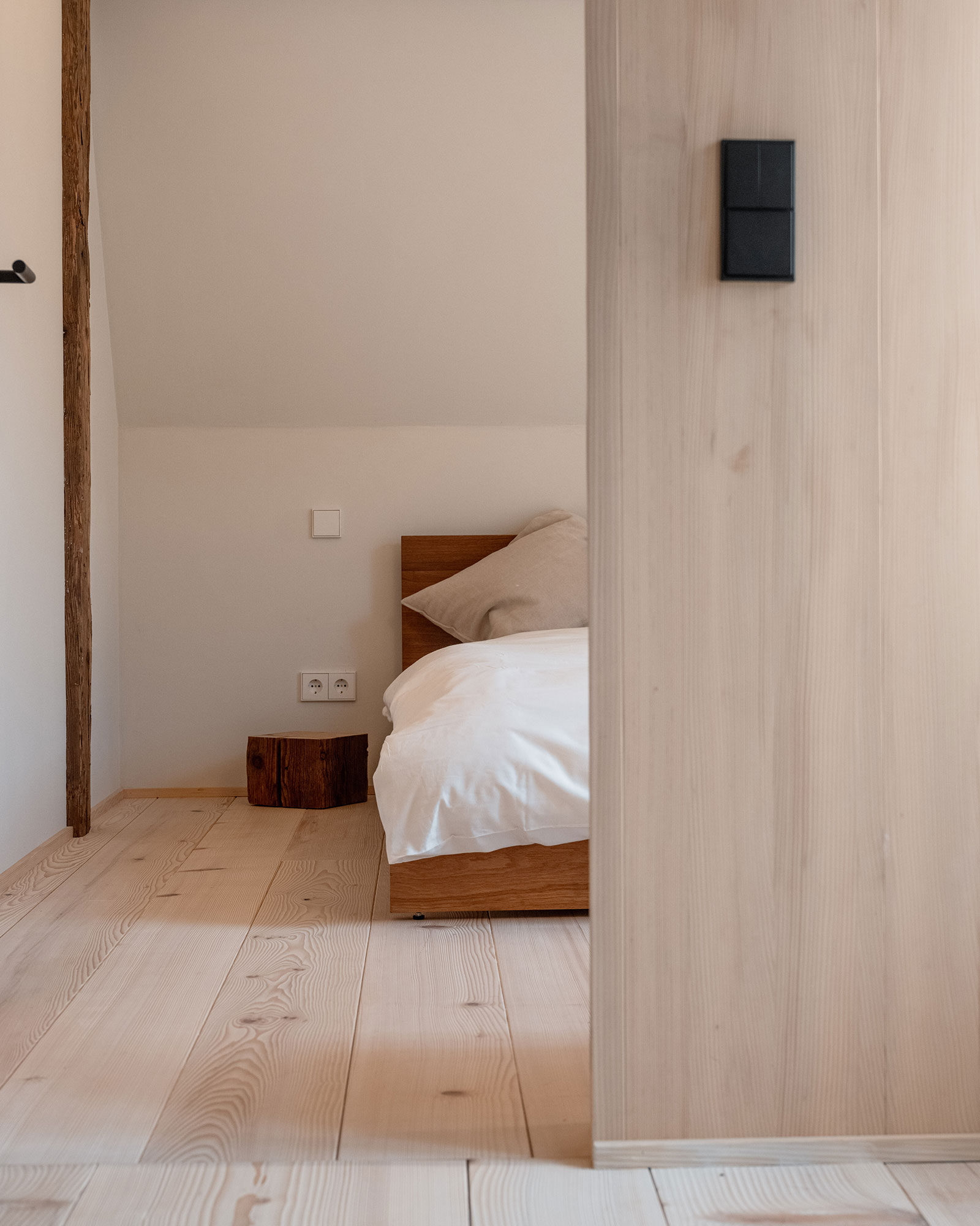 black-forest-house-1650_house_wieden-germany_interior-bedroom-space.jpg