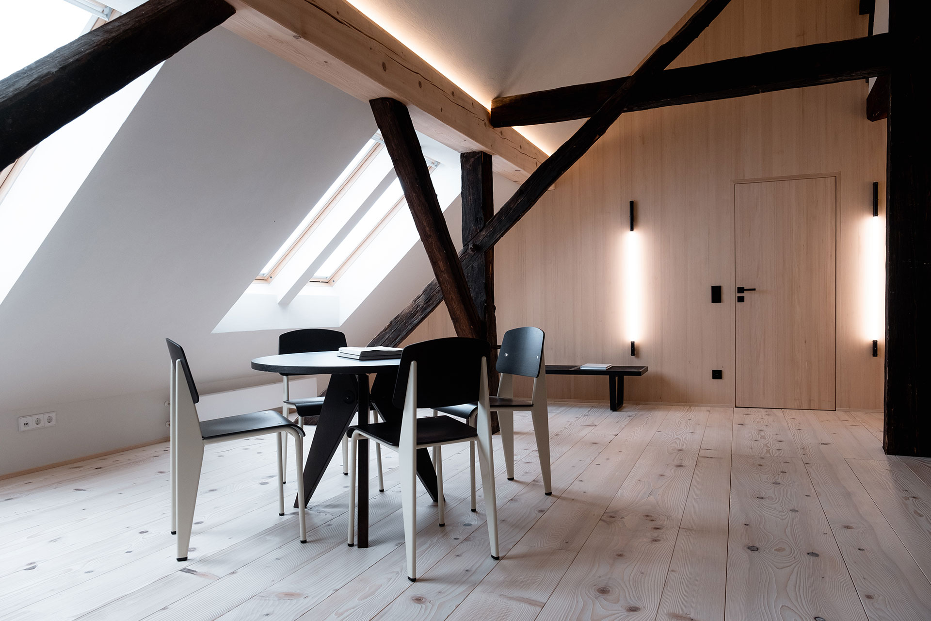 black-forest-house-1650_house_wieden-germany_interior-table-space.jpg