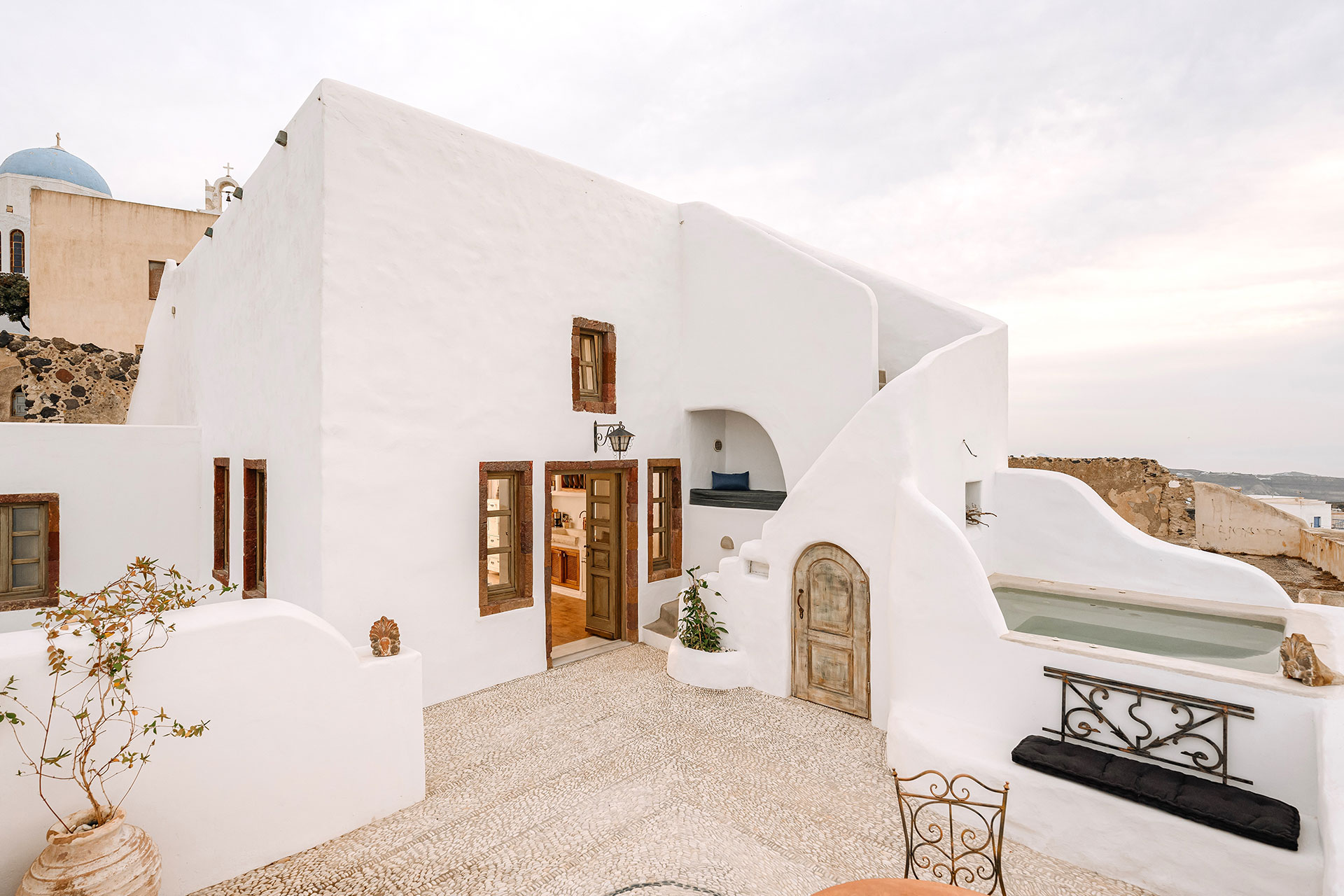 historical-villa-santa-croce_house_santorini-greece_exterior-space-terrace.jpg