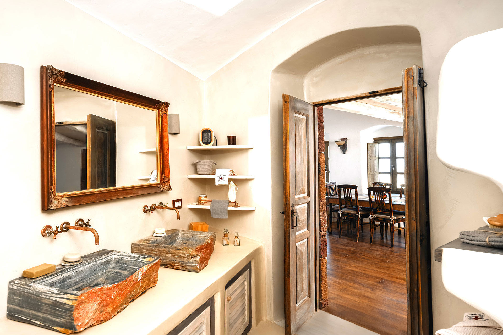 historical-villa-santa-croce_house_santorini-greece_interior-bathroom.jpg