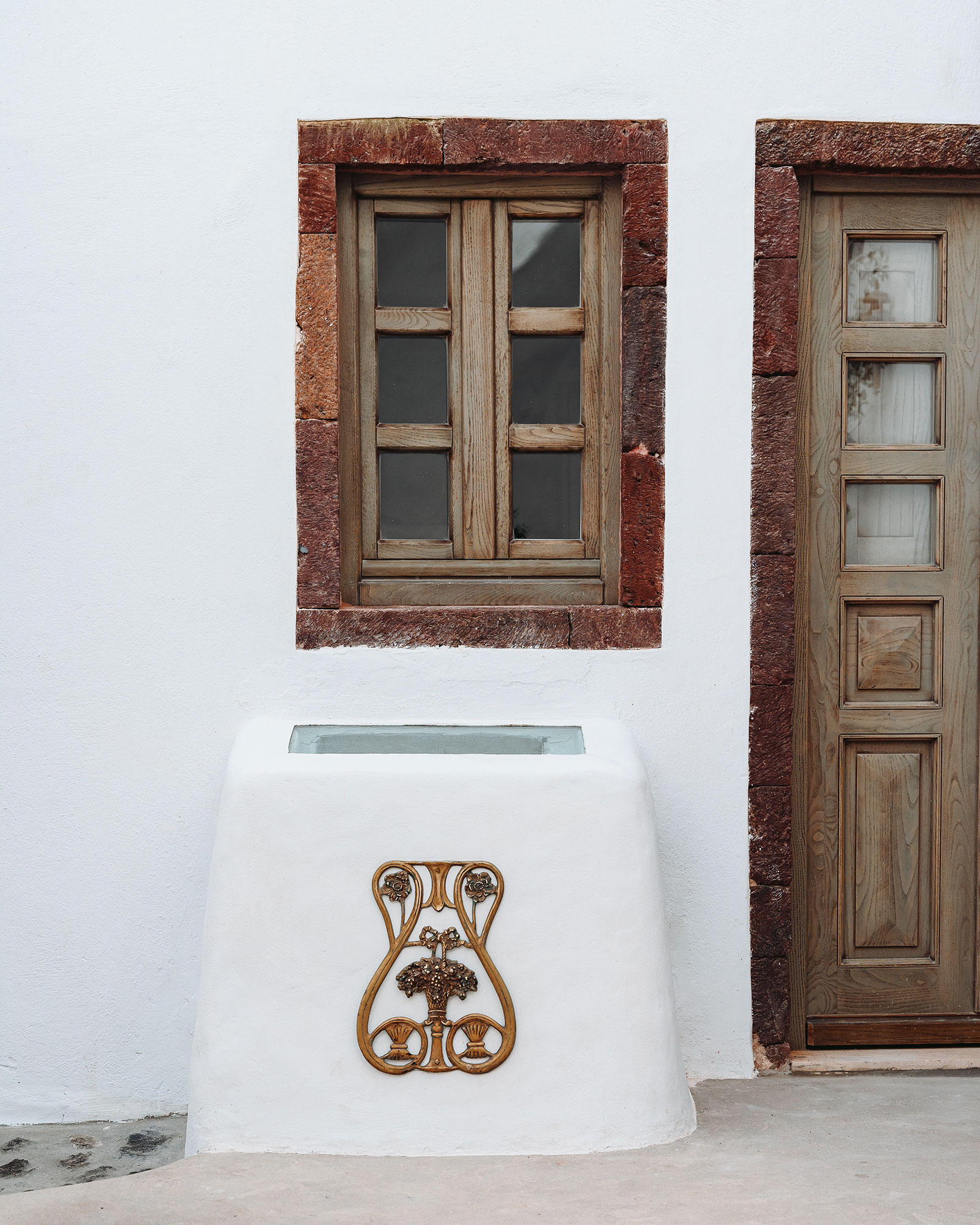 historical-villa-santa-croce_house_santorini-greece_interior-door.jpg