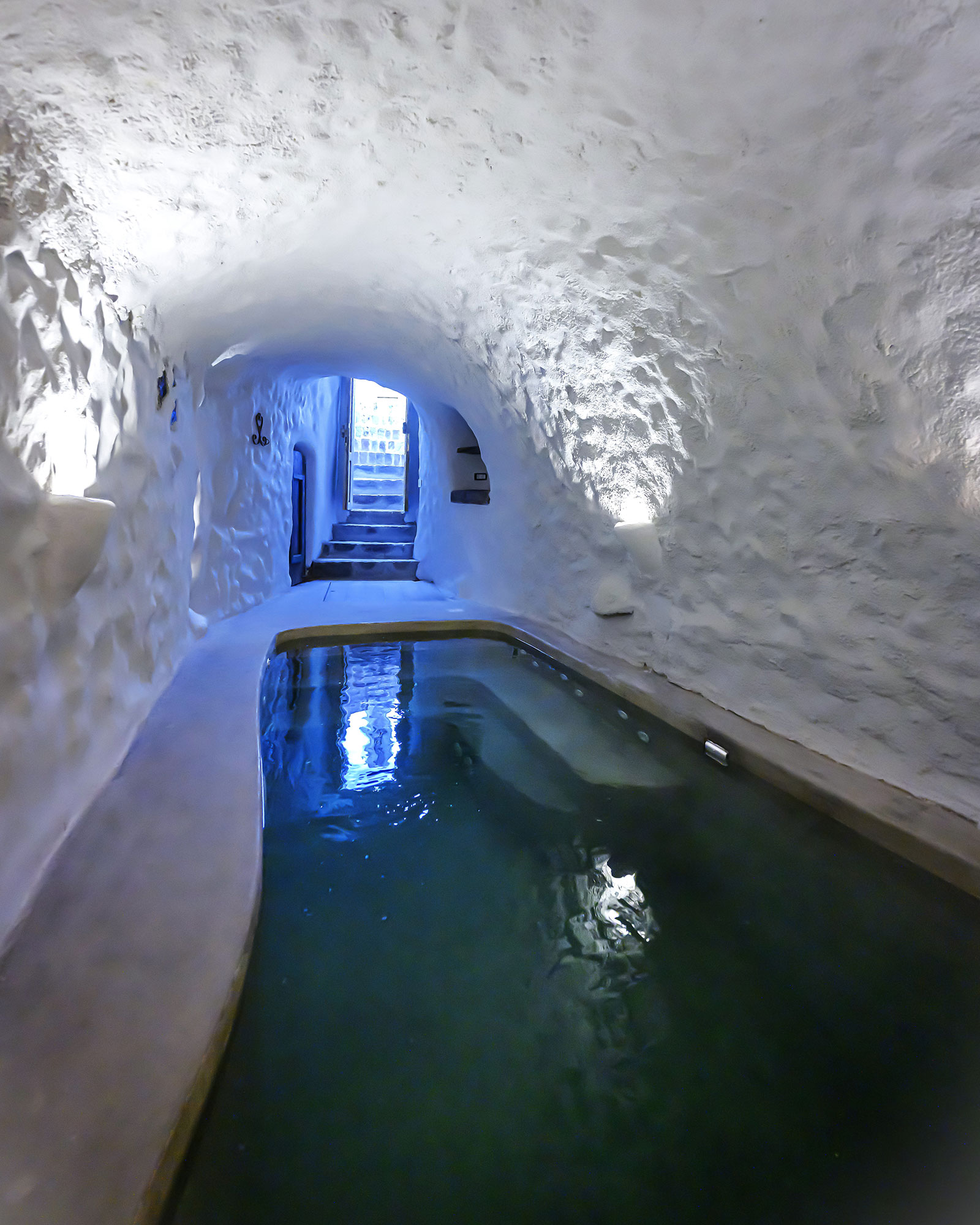 historical-villa-santa-croce_house_santorini-greece_interior-jacuzzi-design.jpg
