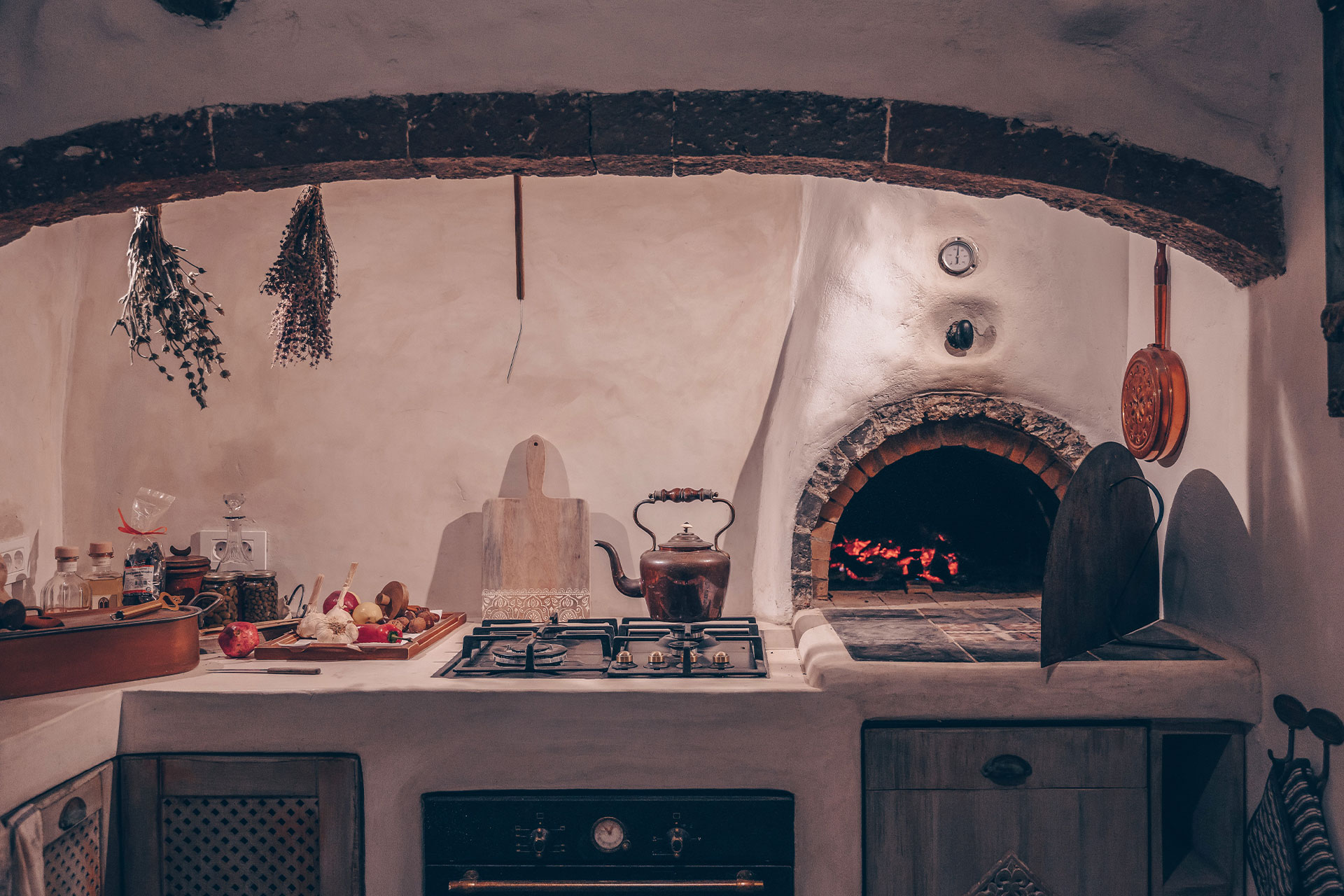 historical-villa-santa-croce_house_santorini-greece_interior-night.jpg