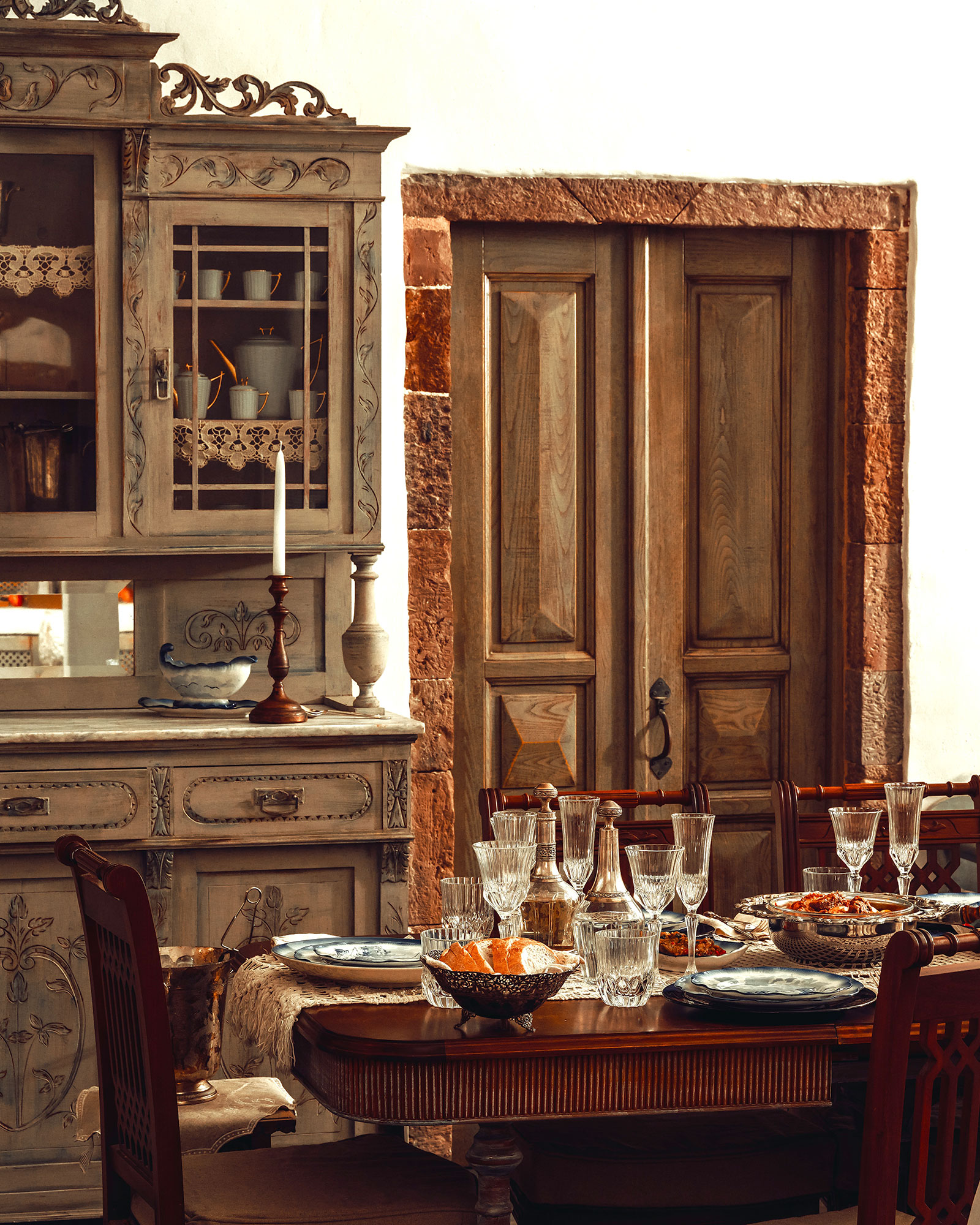 historical-villa-santa-croce_house_santorini-greece_interior-table-detail.jpg