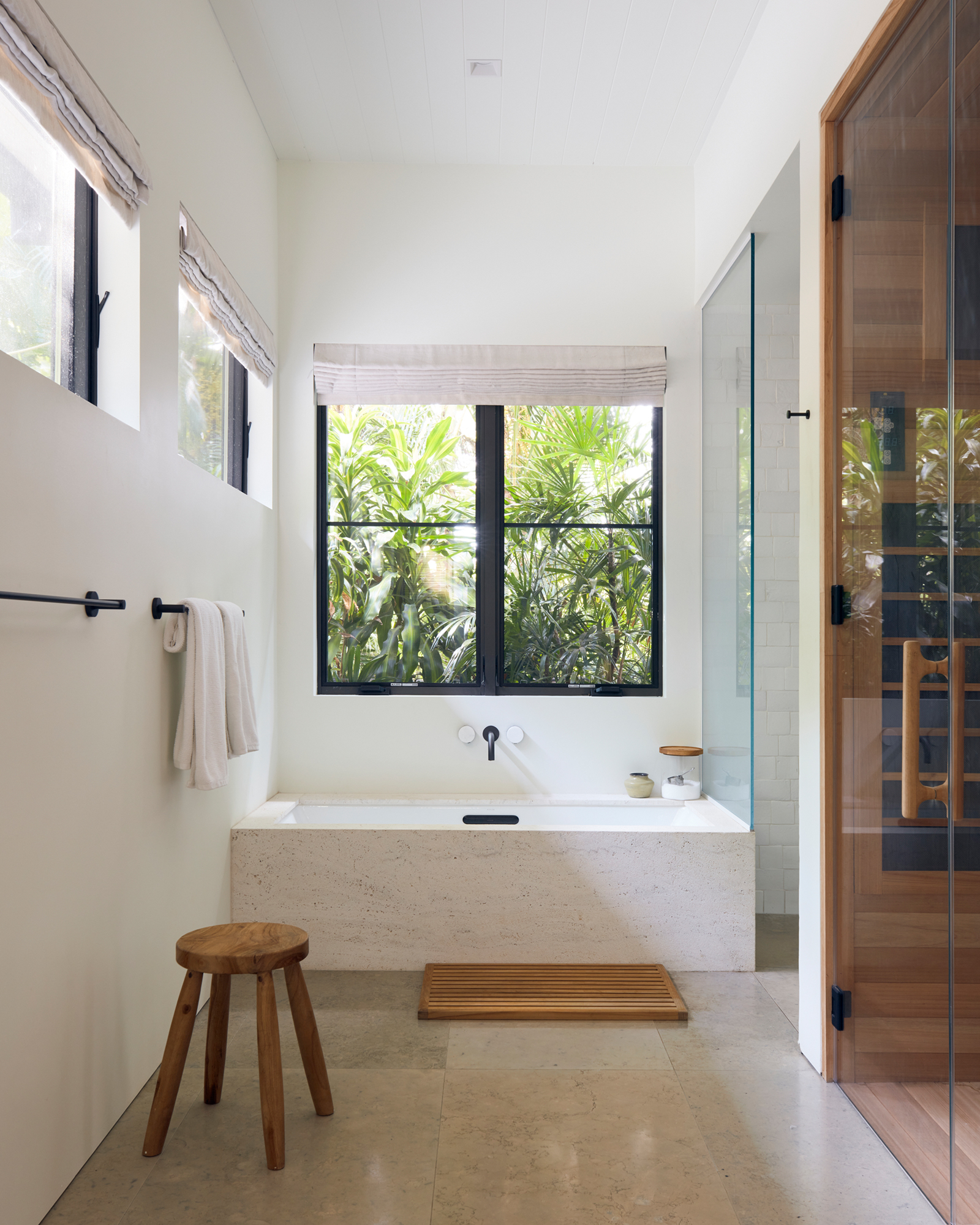 diamond-head-hillside-estate_villa_honolulu-hawaii-usa_interior-bathroom.jpg