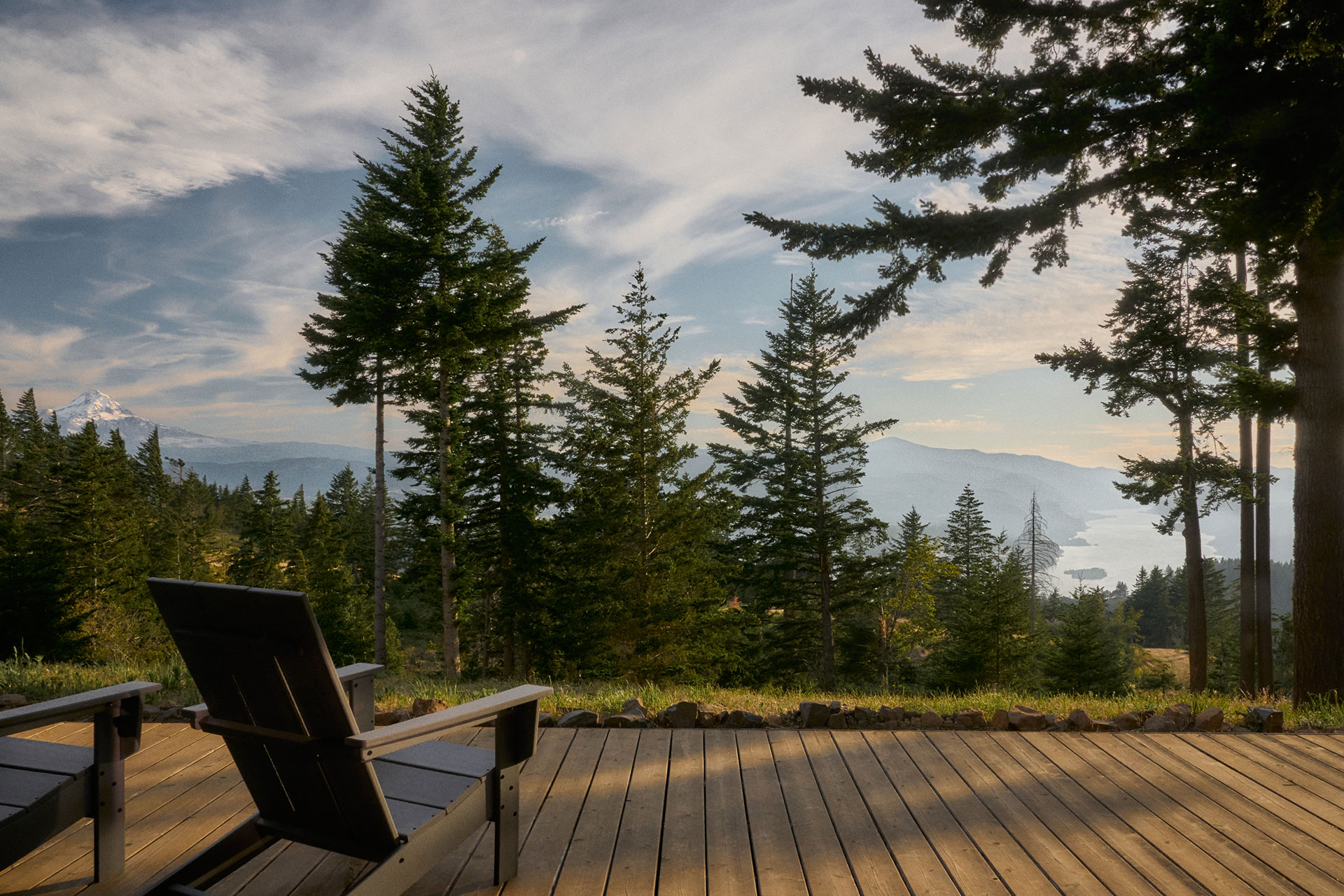 dry-creek-cabin_cabin_washington-usa_exterior-chairs.jpg