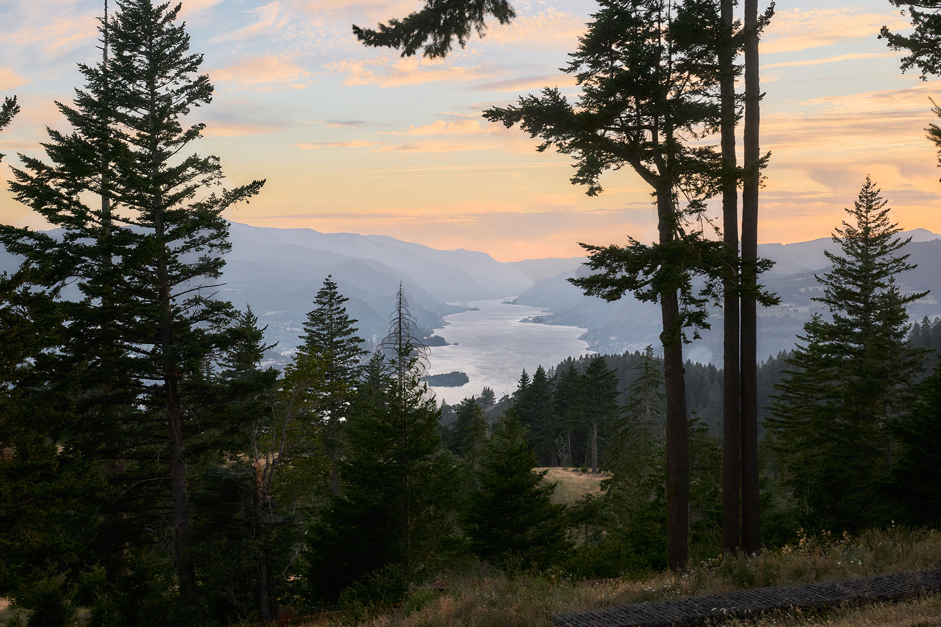 dry-creek-cabin_cabin_washington-usa_exterior-sunset.jpg