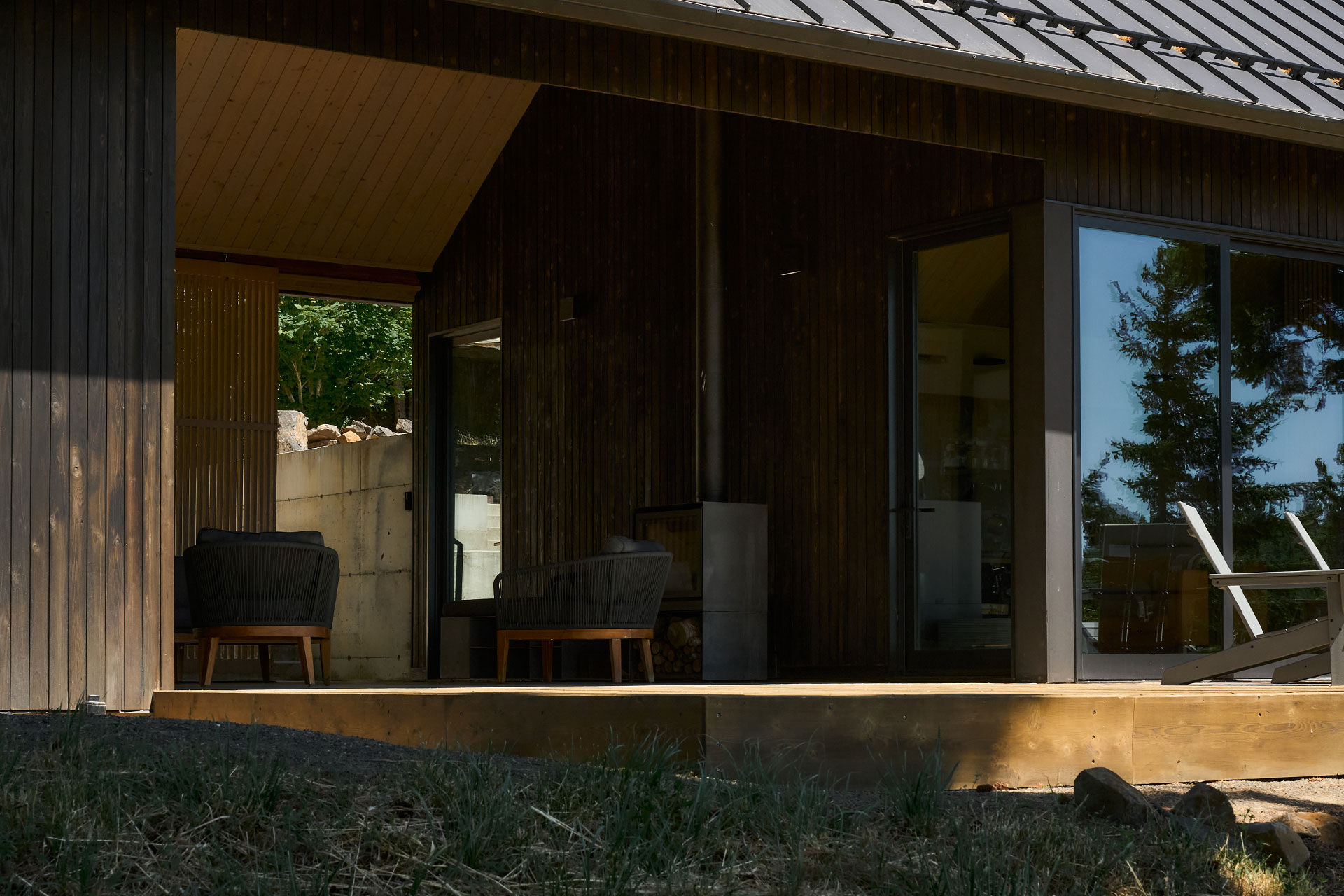 dry-creek-cabin_cabin_washington-usa_exterior-terrace.jpg
