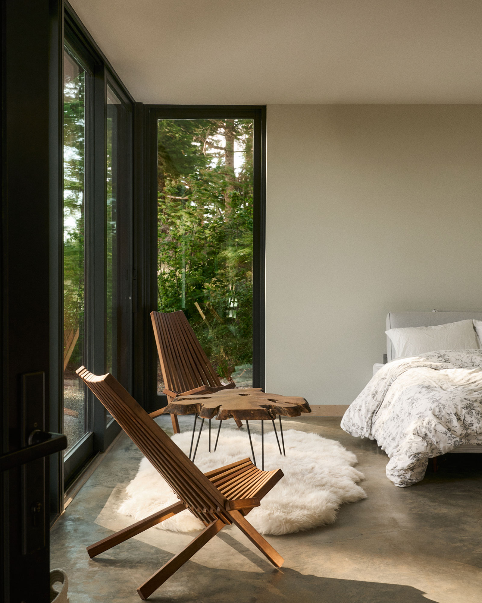 dry-creek-cabin_cabin_washington-usa_interior-bed-room.jpg