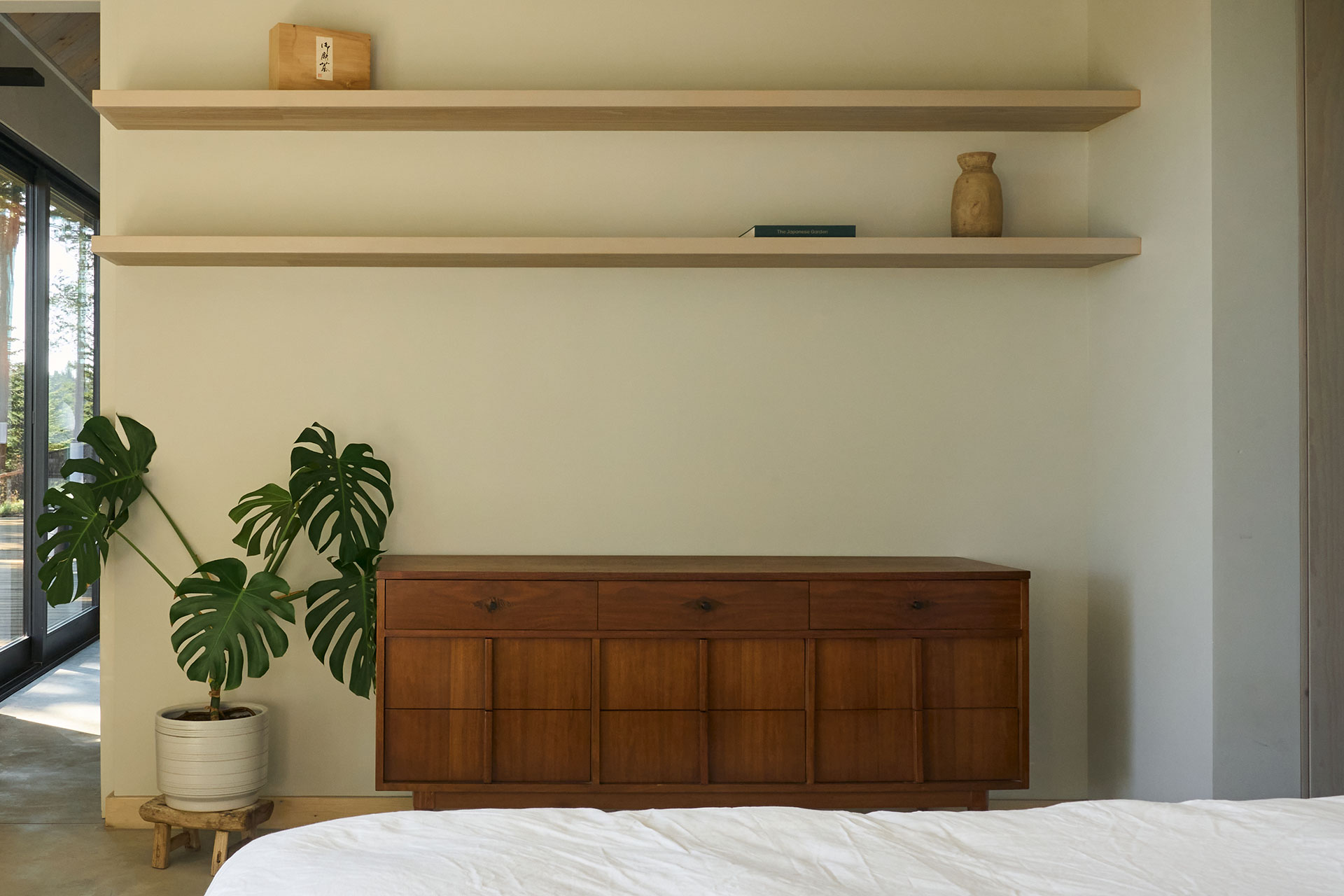 dry-creek-cabin_cabin_washington-usa_interior-bedroom.jpg