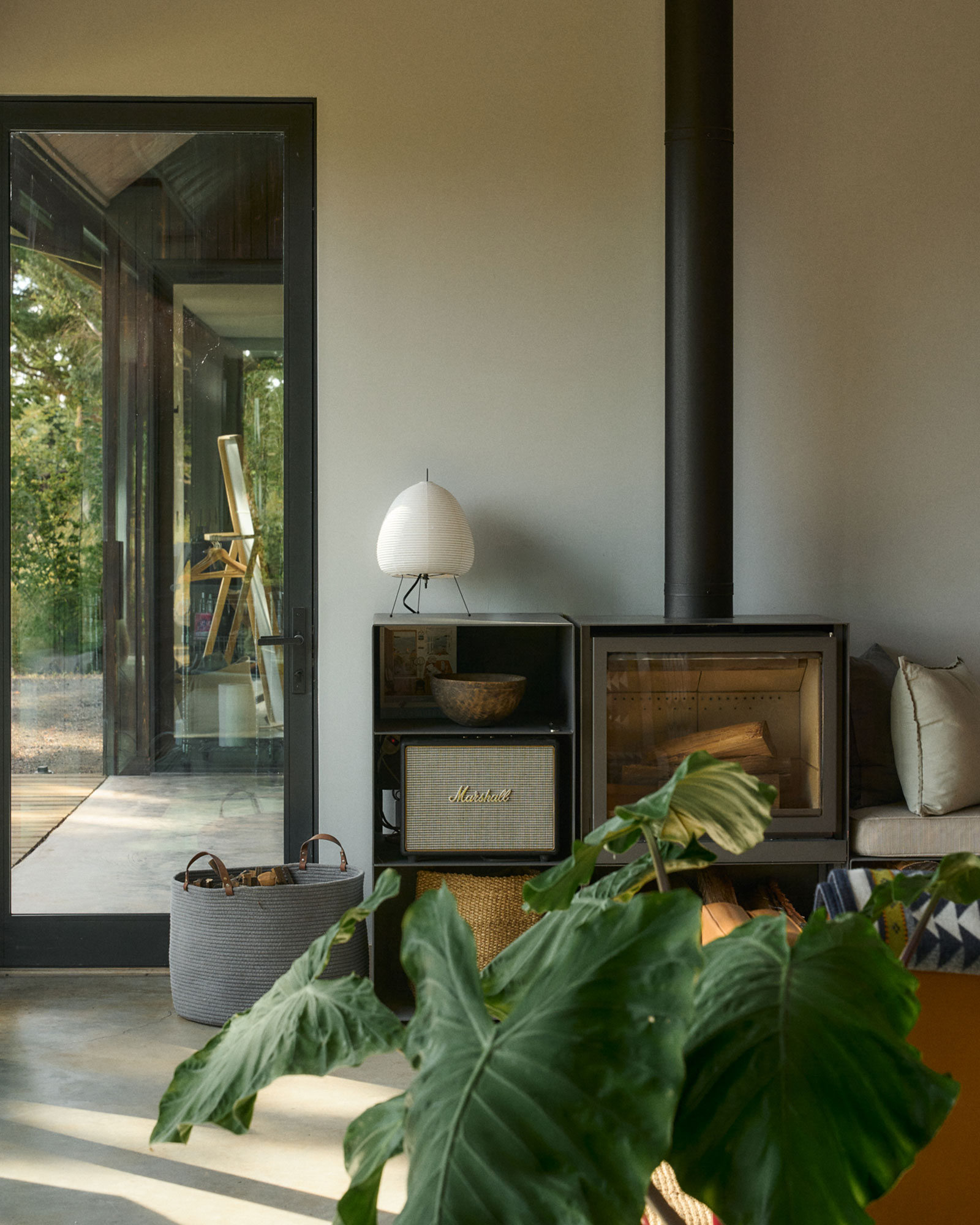 dry-creek-cabin_cabin_washington-usa_interior-fireplace.jpg
