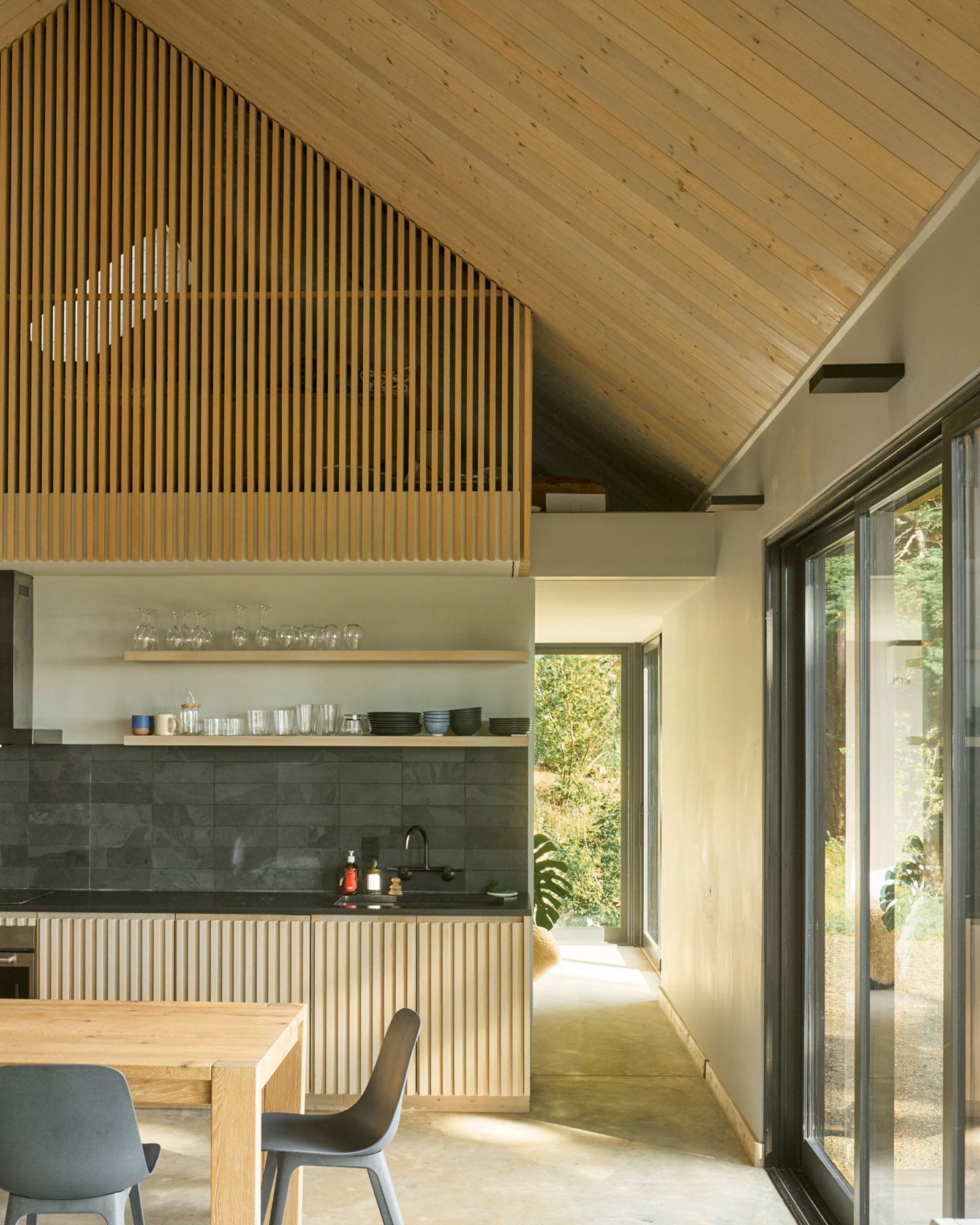 dry-creek-cabin_cabin_washington-usa_interior-kitchen-detail.jpg