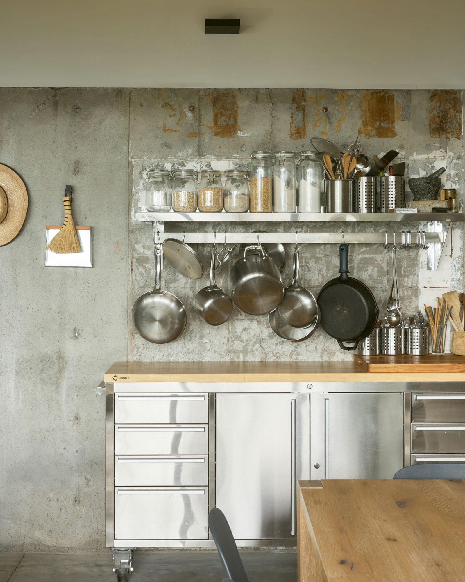 dry-creek-cabin_cabin_washington-usa_interior-kitchen-detail-design.jpg