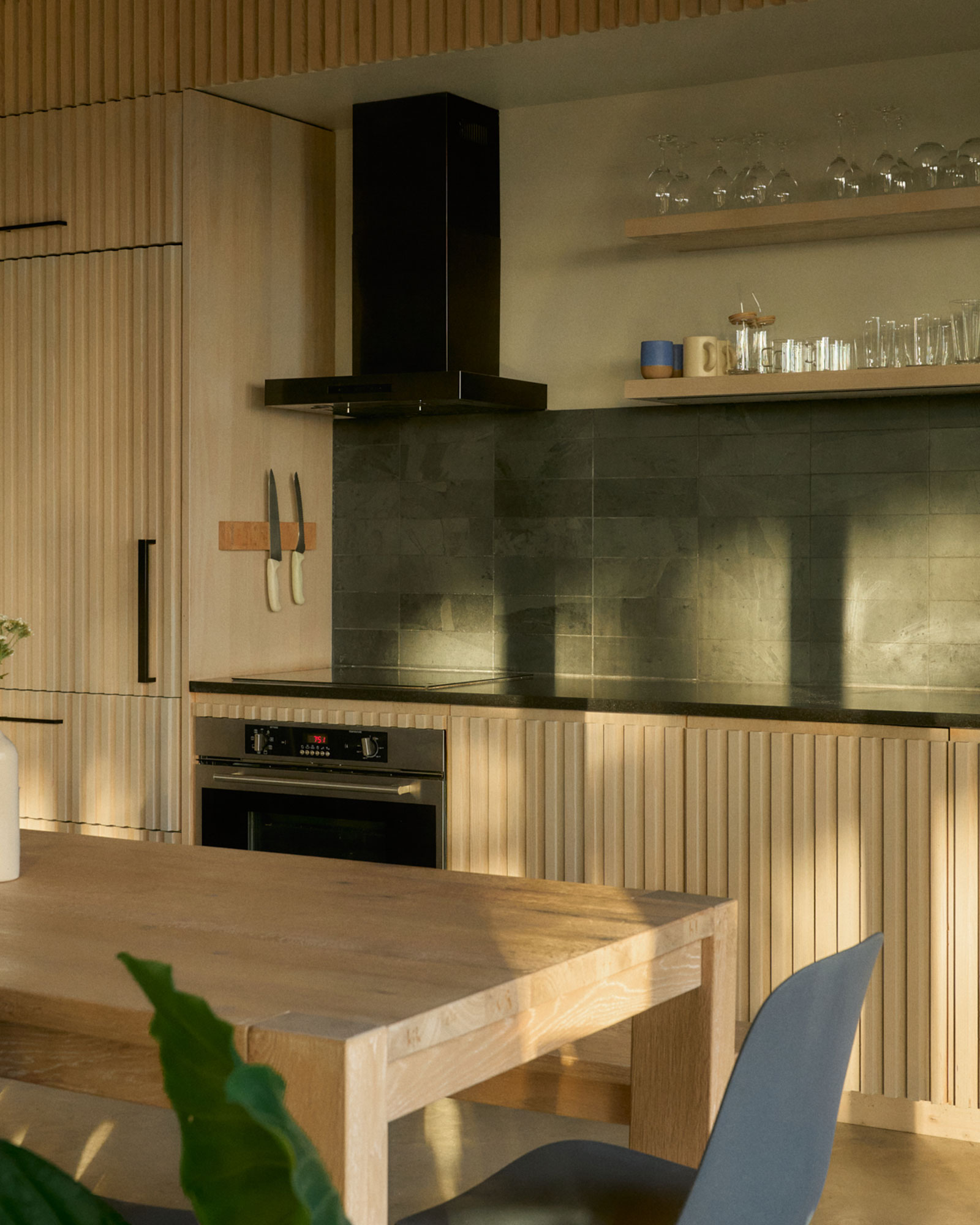 dry-creek-cabin_cabin_washington-usa_interior-kitchen-space-design.jpg