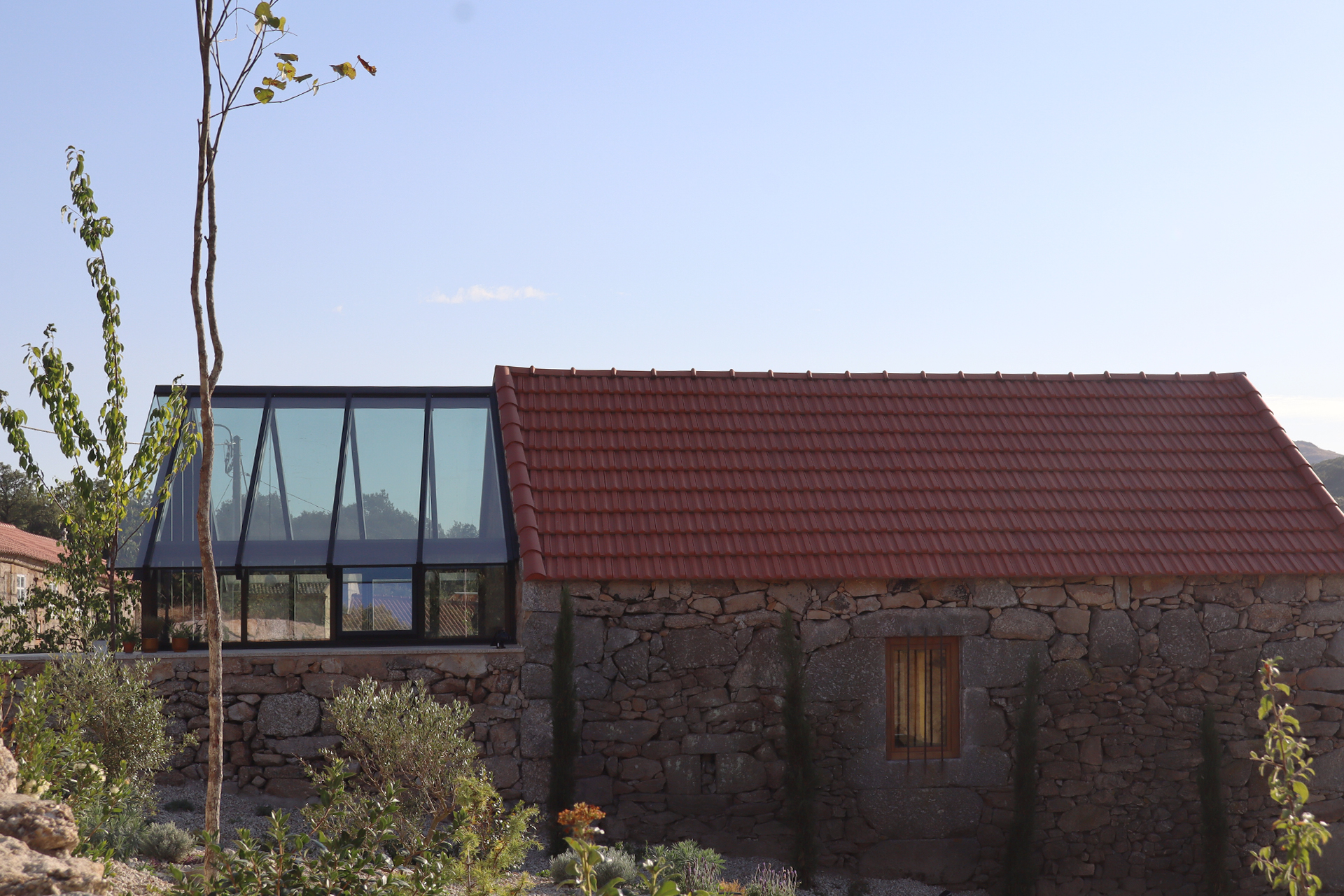 fugahouse_villa_viseu-portugal_exterior-facade.jpg
