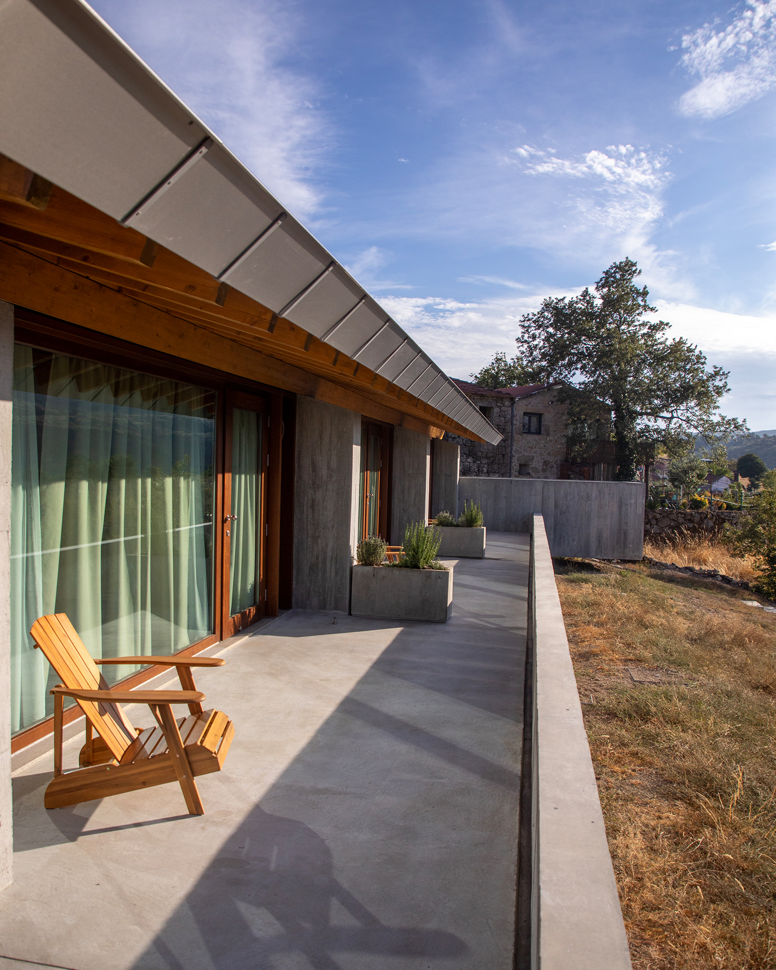 fugahouse_villa_viseu-portugal_exterior-facade-terrace.jpg