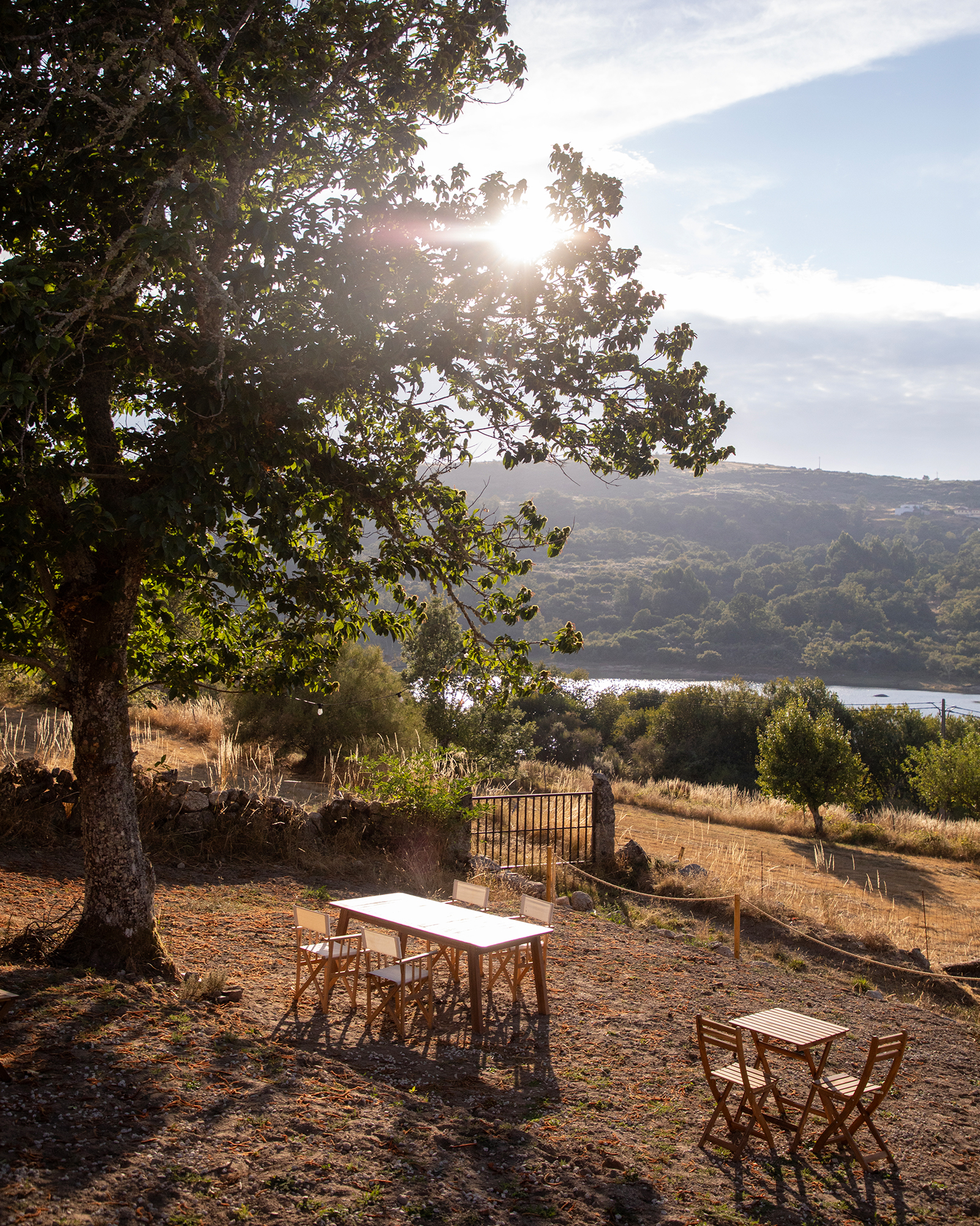 fugahouse_villa_viseu-portugal_exterior-tables.jpg