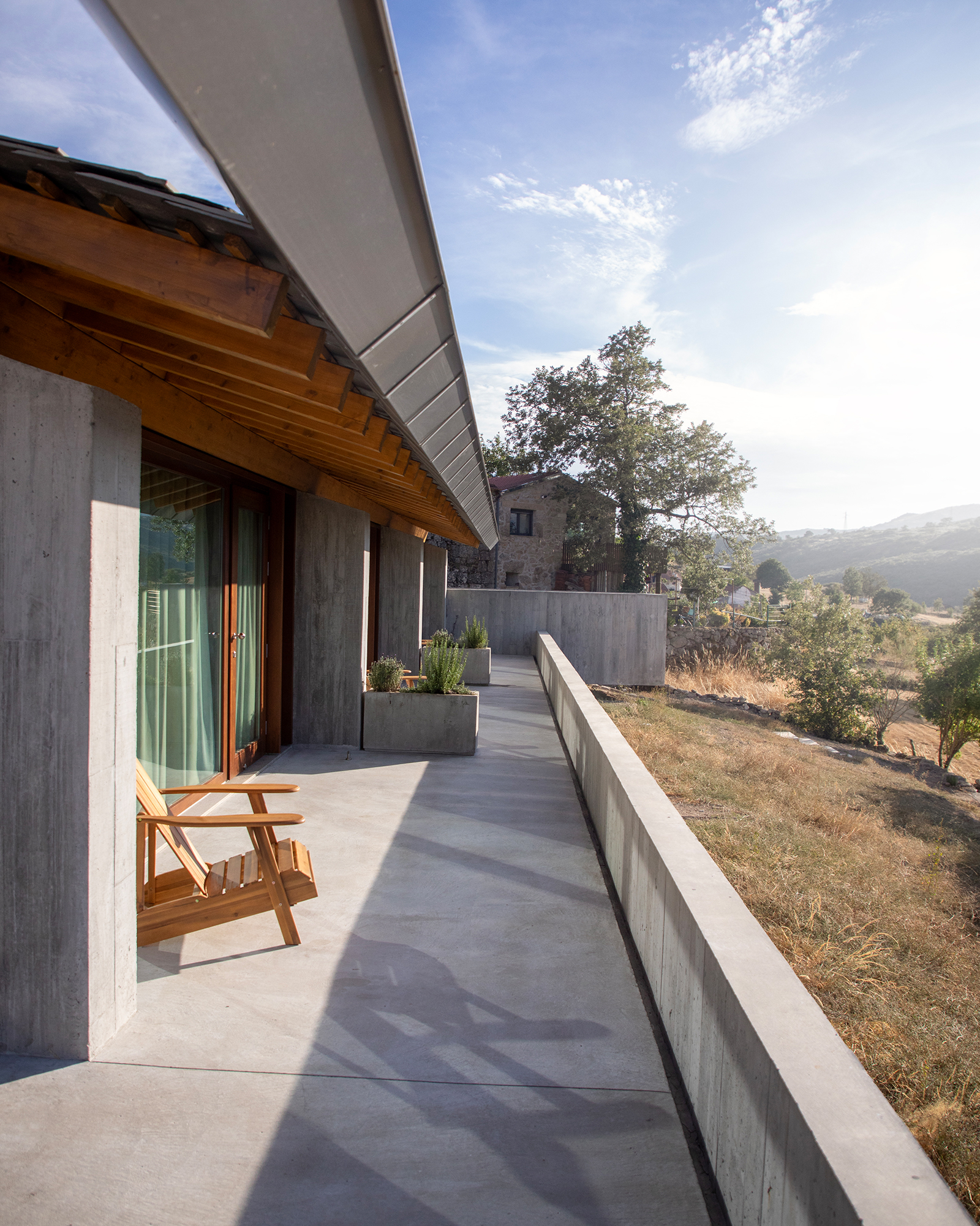 fugahouse_villa_viseu-portugal_exterior-terrace.jpg