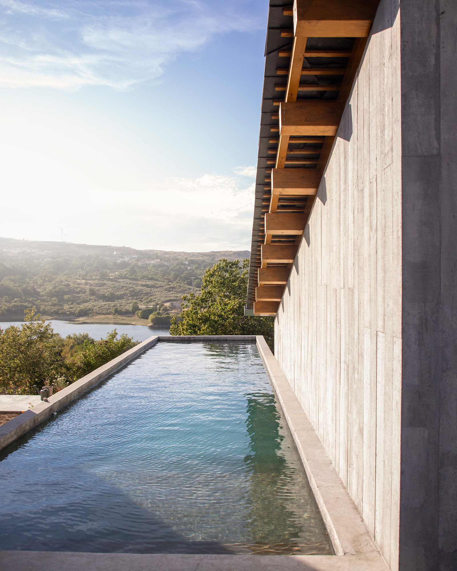 fugahouse_villa_viseu-portugal_exterior-view-pool.jpg