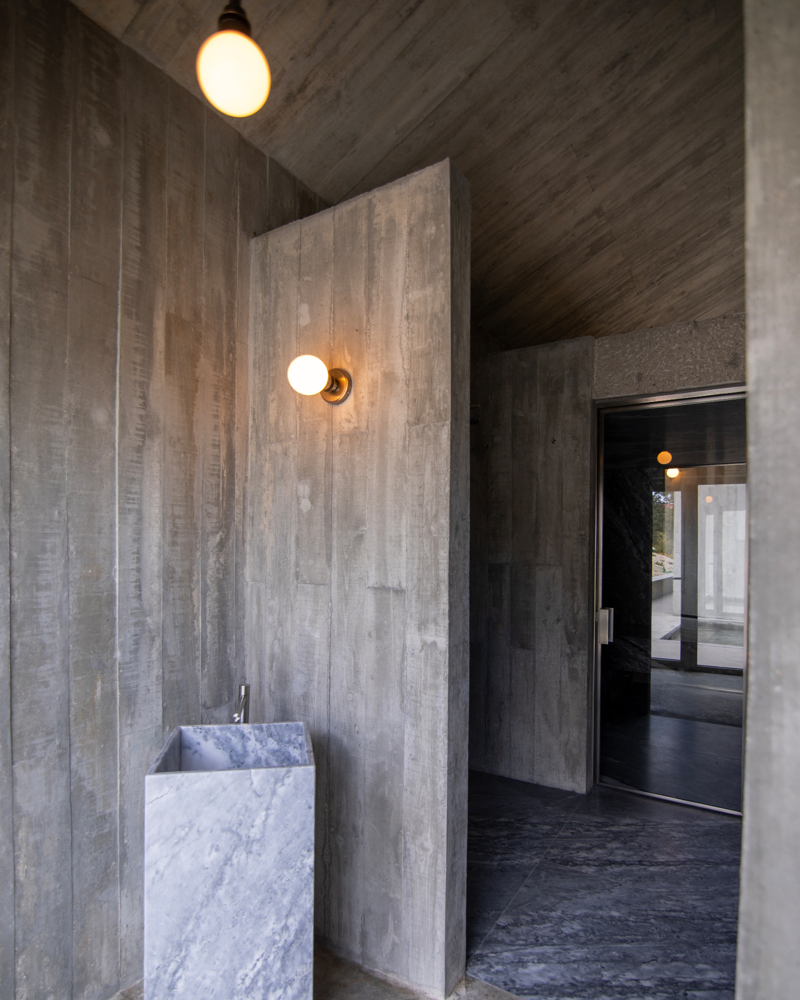 fugahouse_villa_viseu-portugal_interior-bath-room.jpg