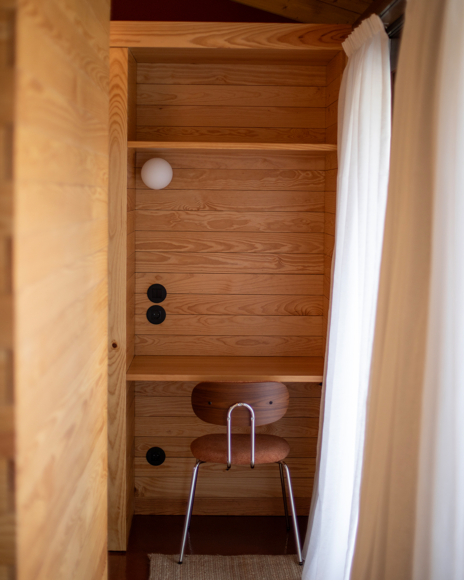 fugahouse_villa_viseu-portugal_interior-desk.jpg