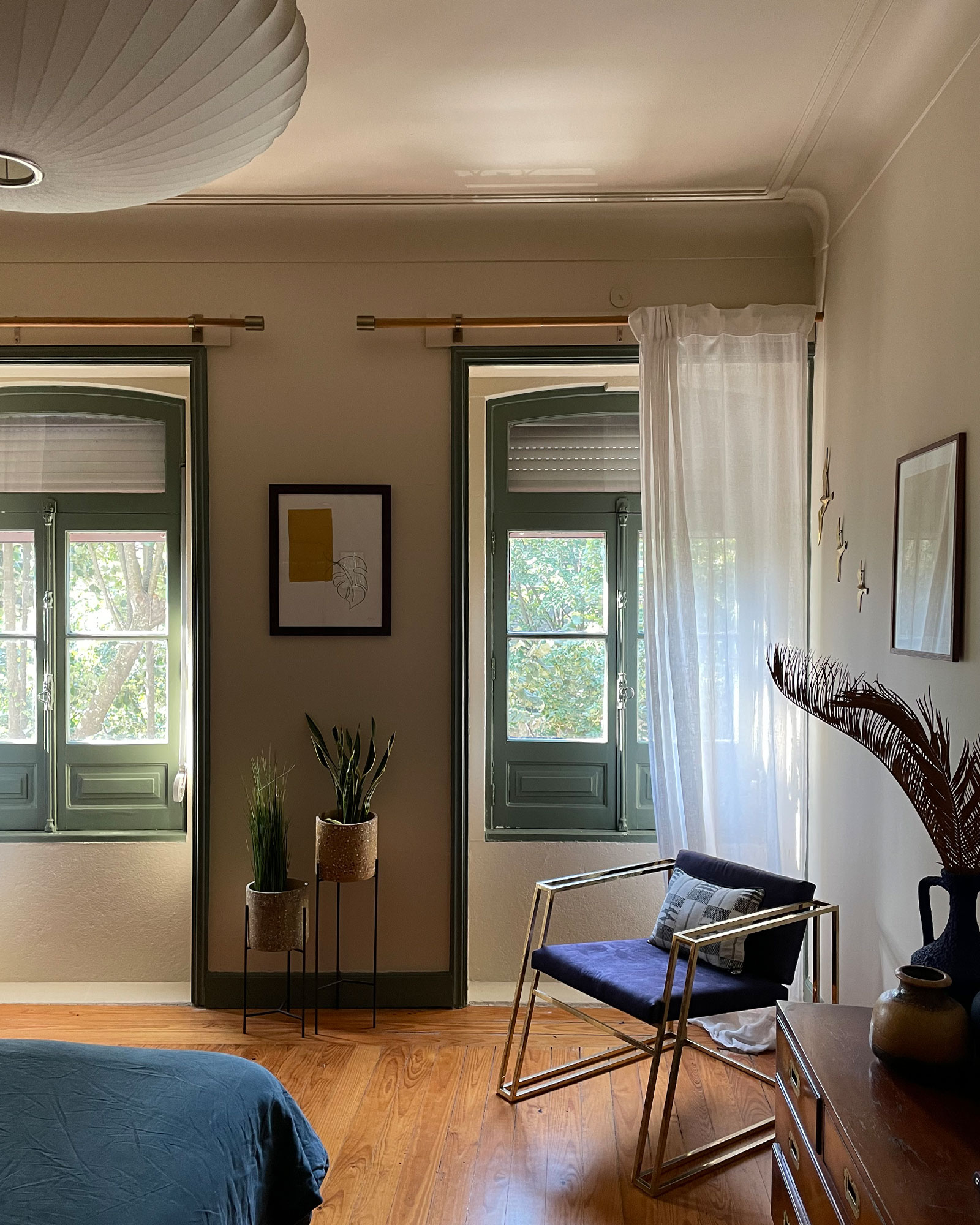 vintage-bonfim_apartment_porto-portugal_interior-bedroom-windows.jpg