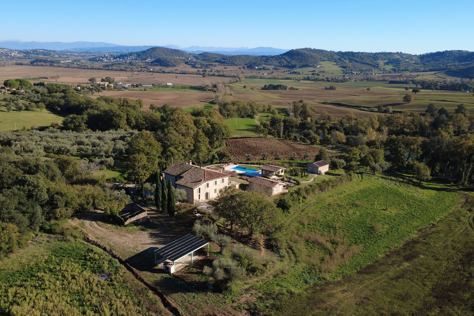 casa-montemelino_estate_umbria-italy_exterior-drone.jpg