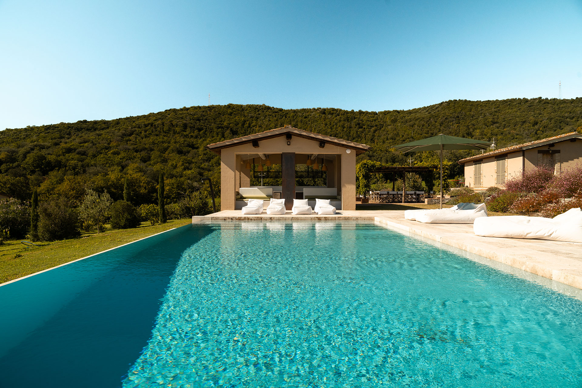 casa-montemelino_estate_umbria-italy_exterior-pool.jpg