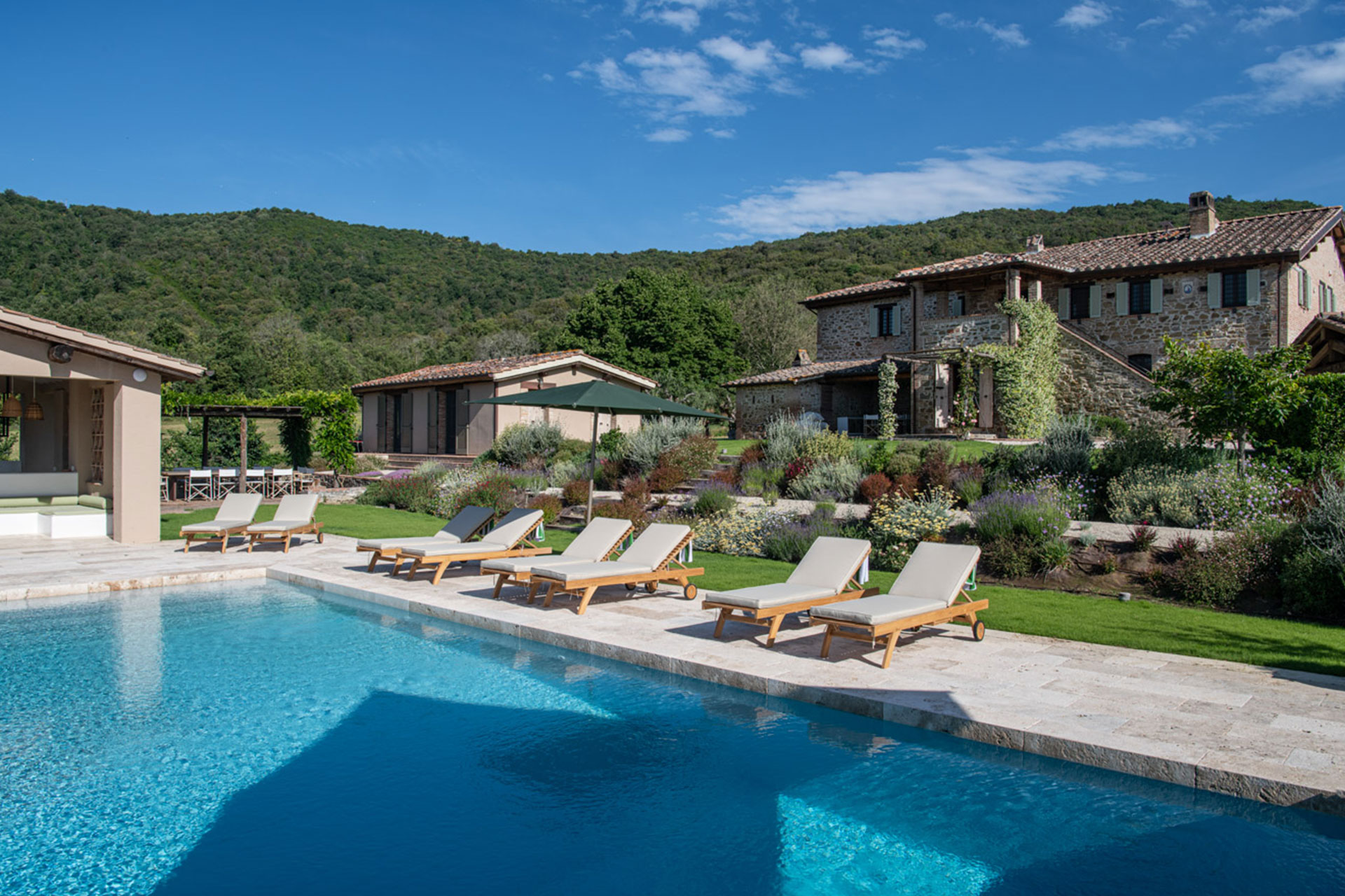 casa-montemelino_estate_umbria-italy_exterior-pool-design.jpg