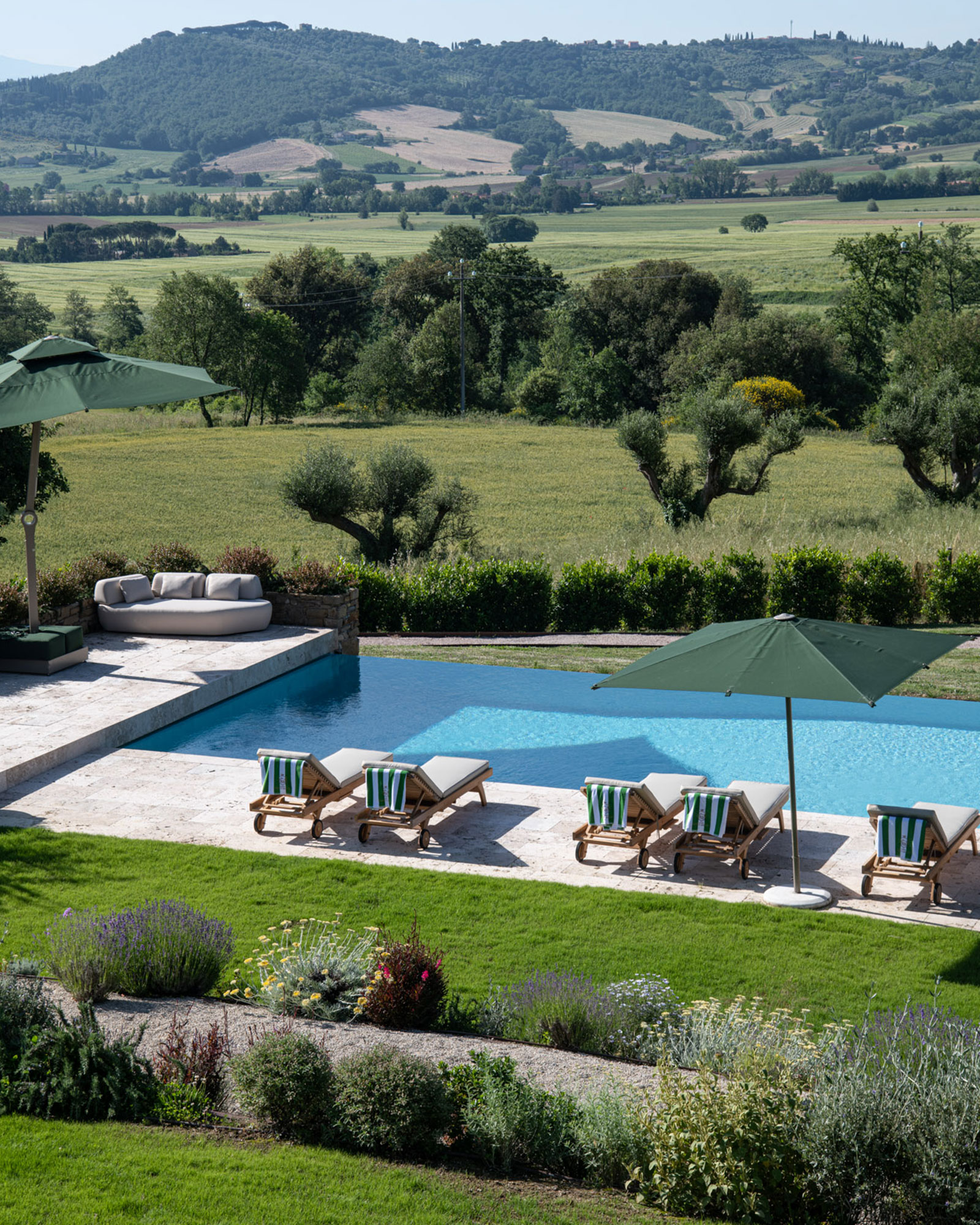 casa-montemelino_estate_umbria-italy_exterior-pool-detail.jpg