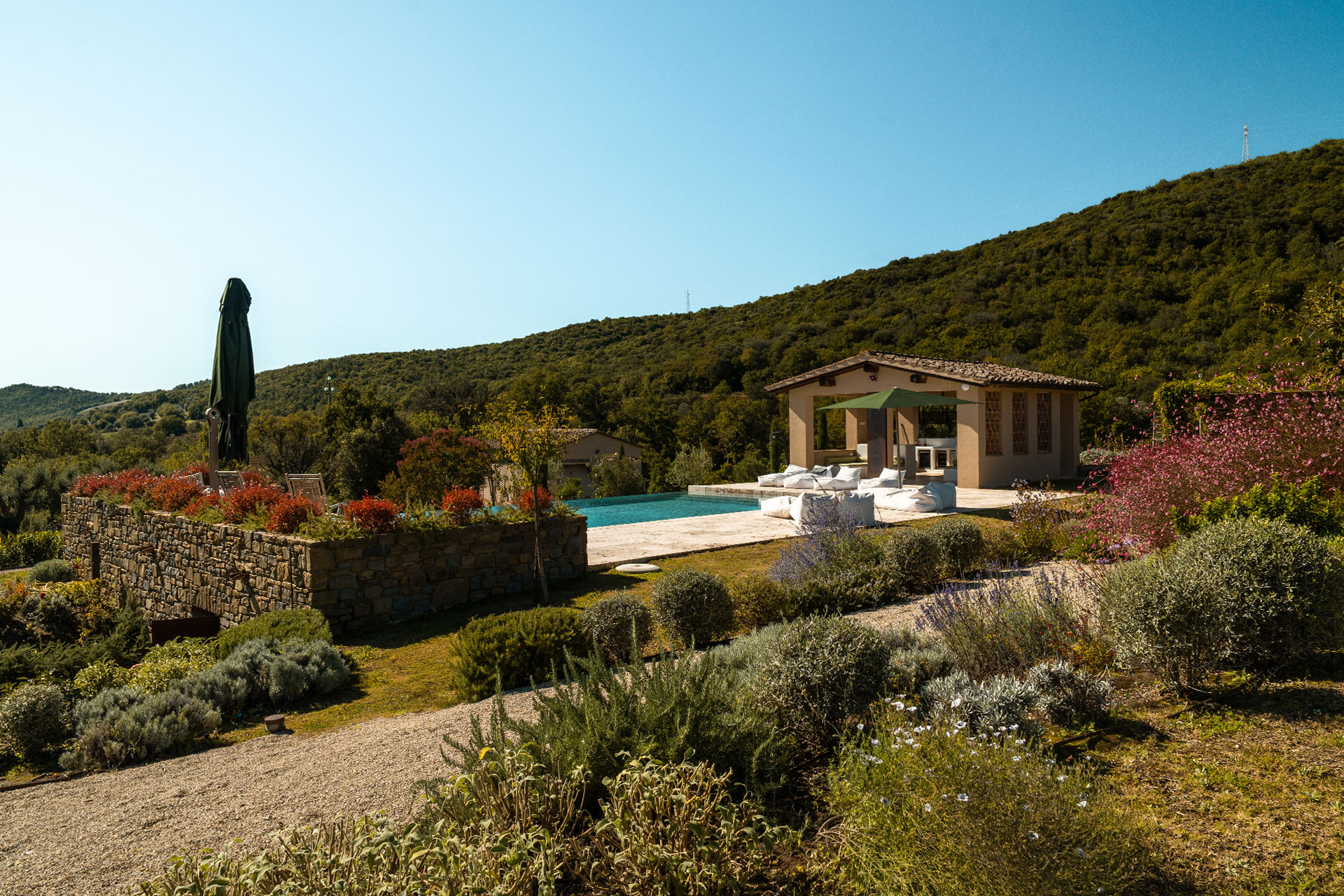 casa-montemelino_estate_umbria-italy_exterior-space.jpg
