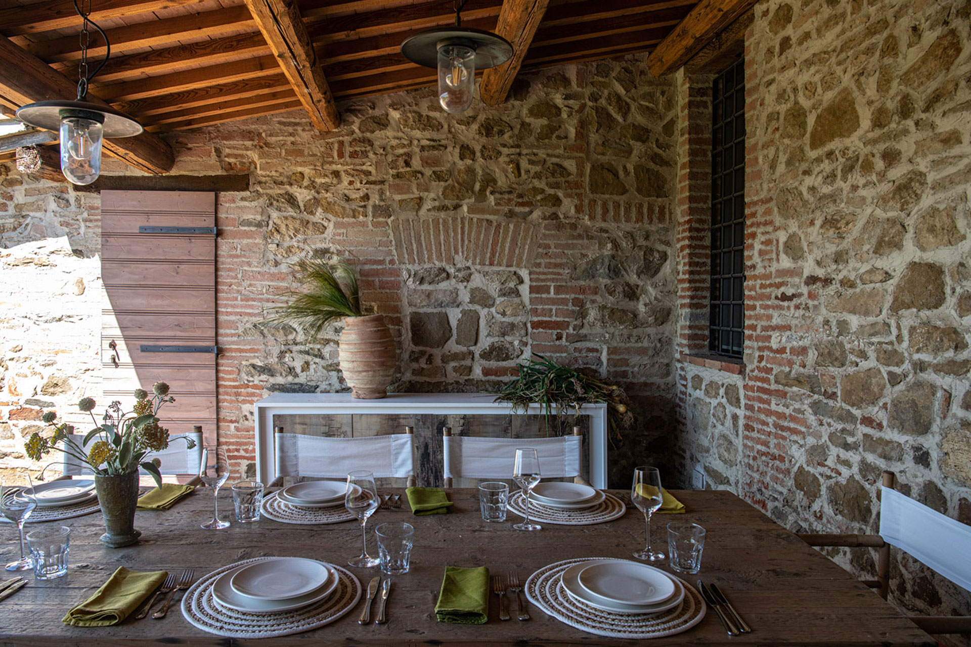 casa-montemelino_estate_umbria-italy_exterior-table.jpg