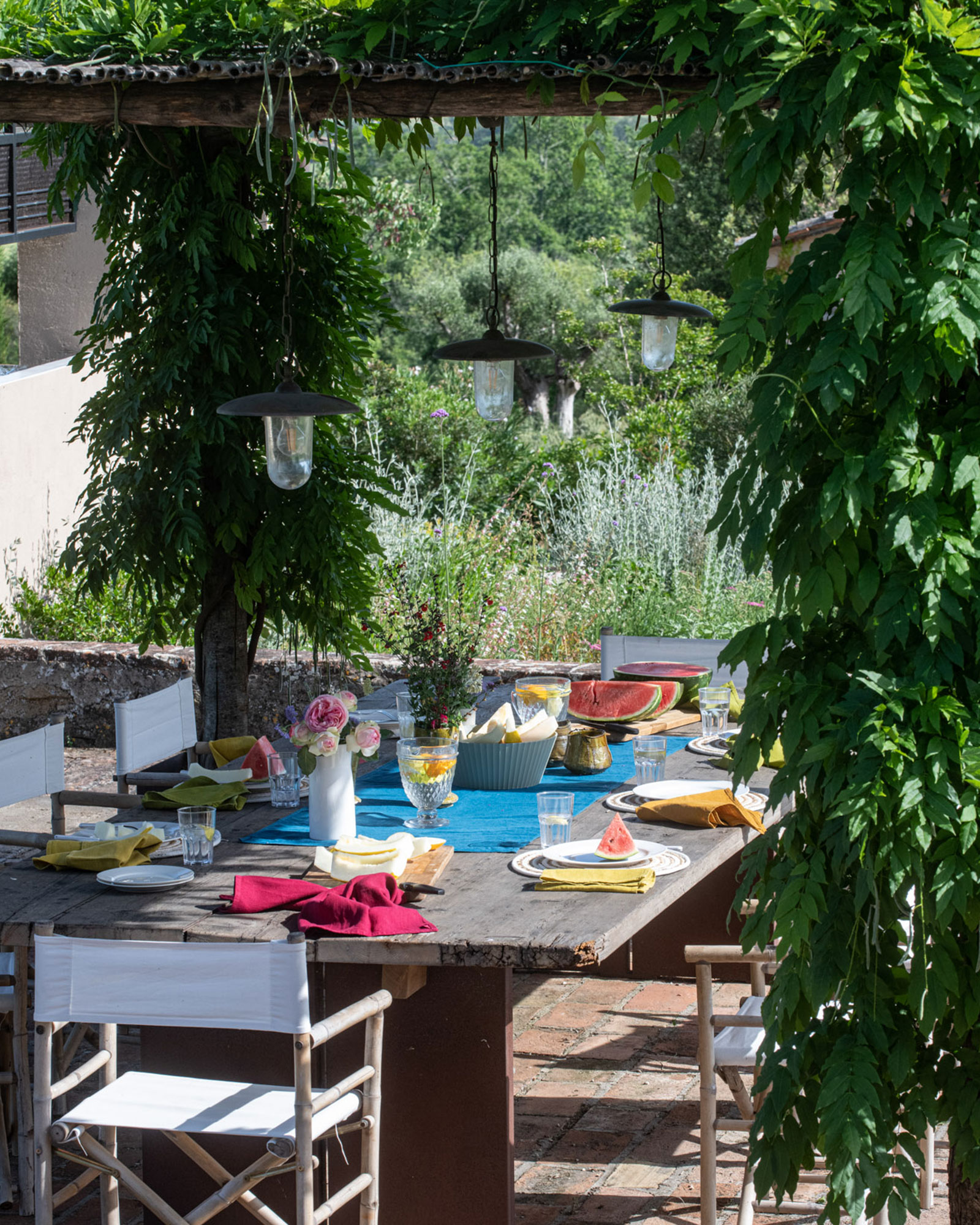 casa-montemelino_estate_umbria-italy_exterior-table-terrace.jpg