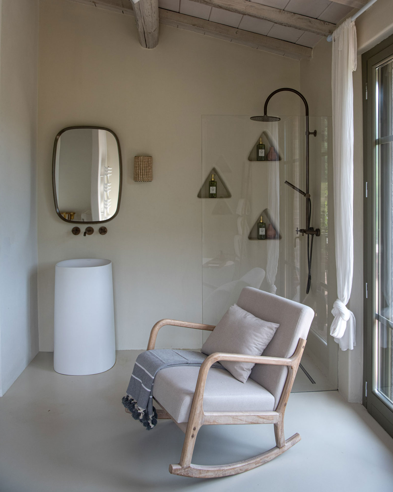 casa-montemelino_estate_umbria-italy_interior-bathroom-shower.jpg
