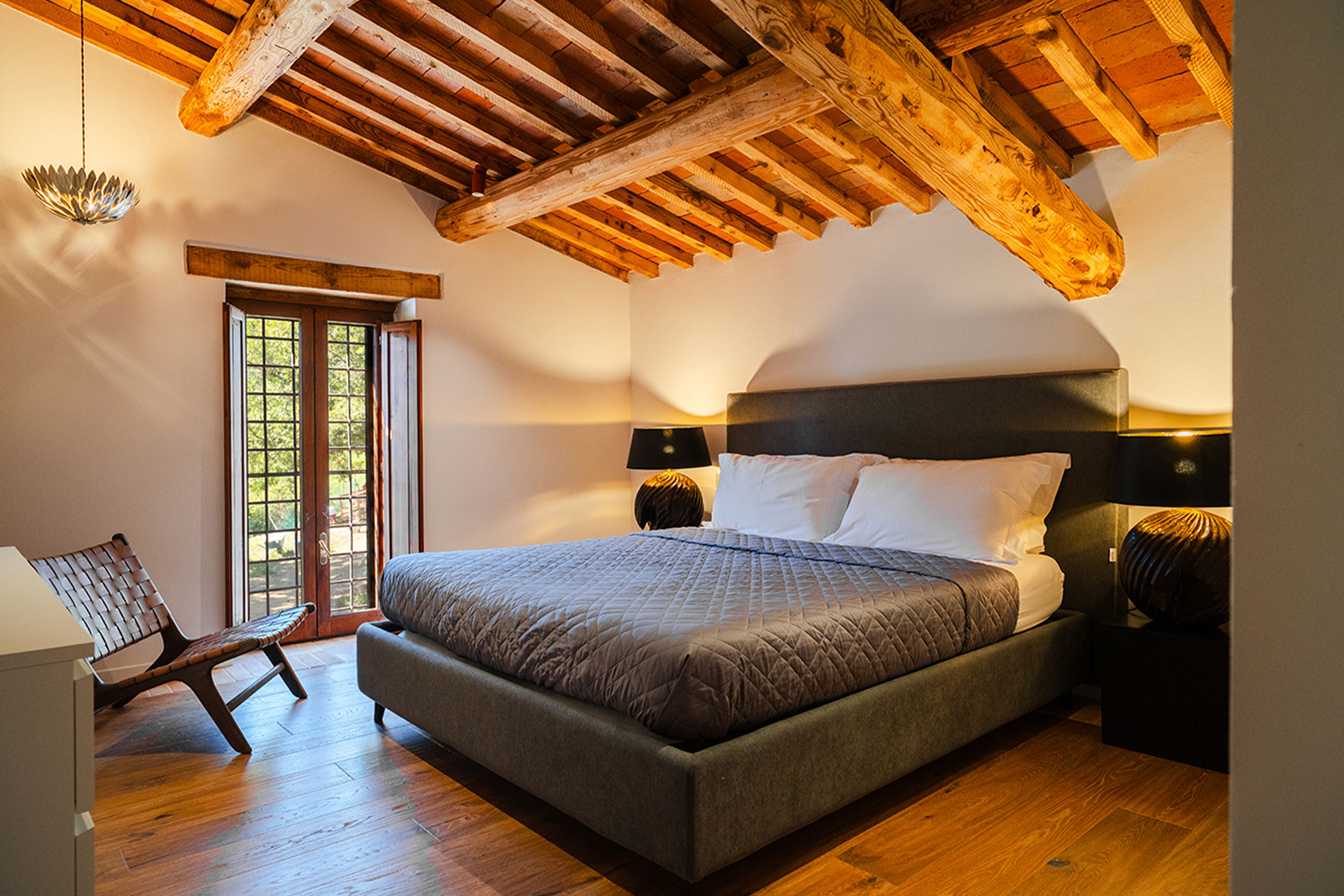 casa-montemelino_estate_umbria-italy_interior-bed.jpg