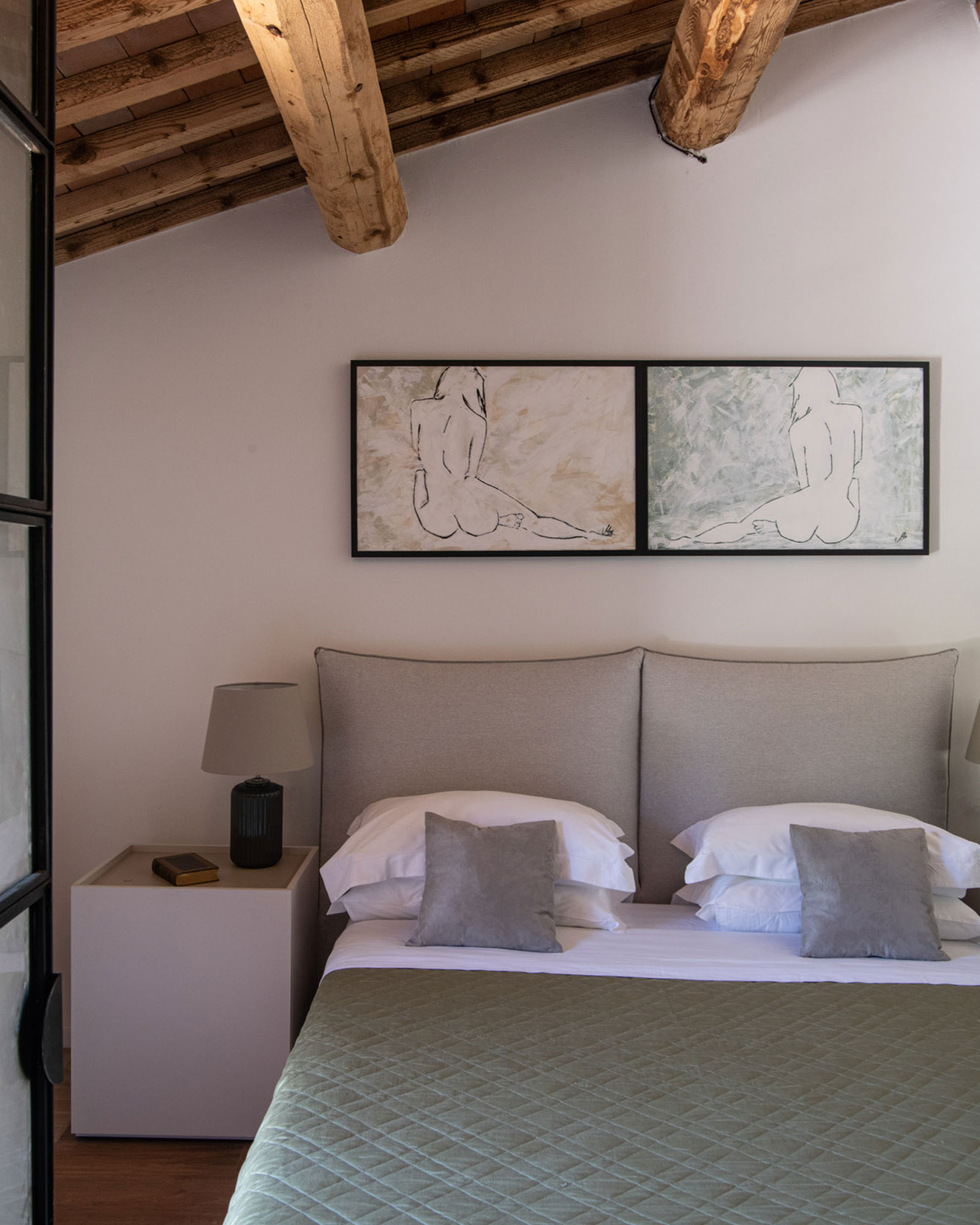 casa-montemelino_estate_umbria-italy_interior-bed-room.jpg