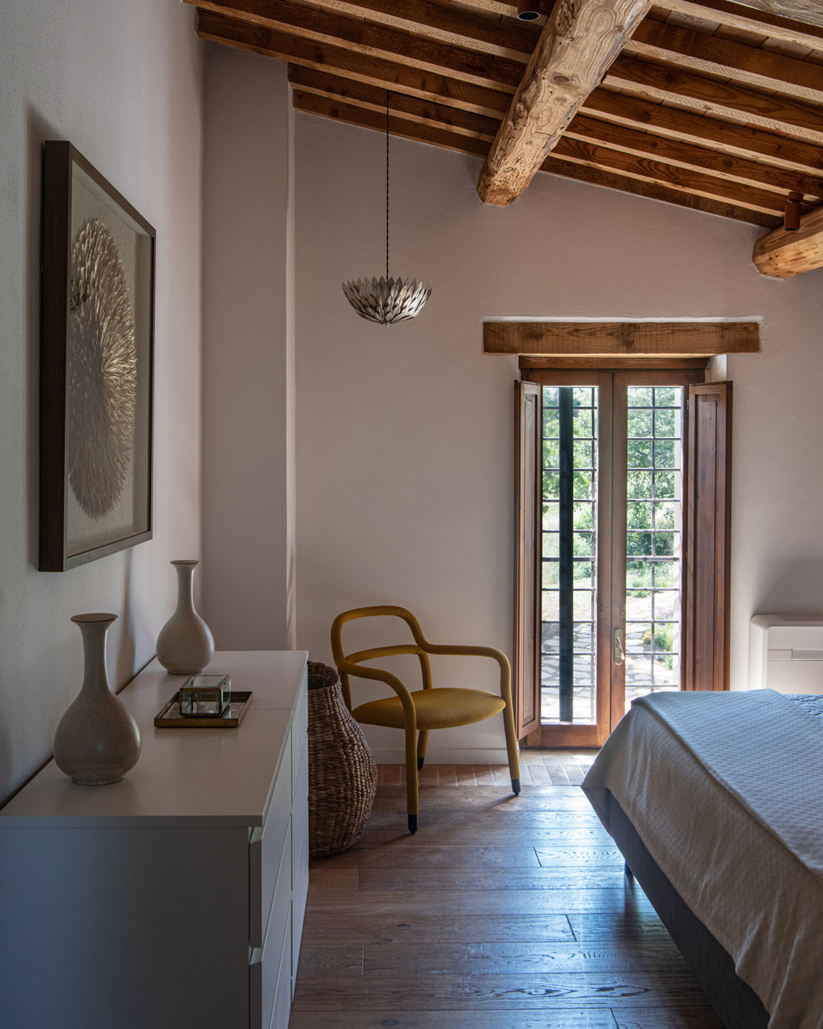 casa-montemelino_estate_umbria-italy_interior-bed-room-window.jpg