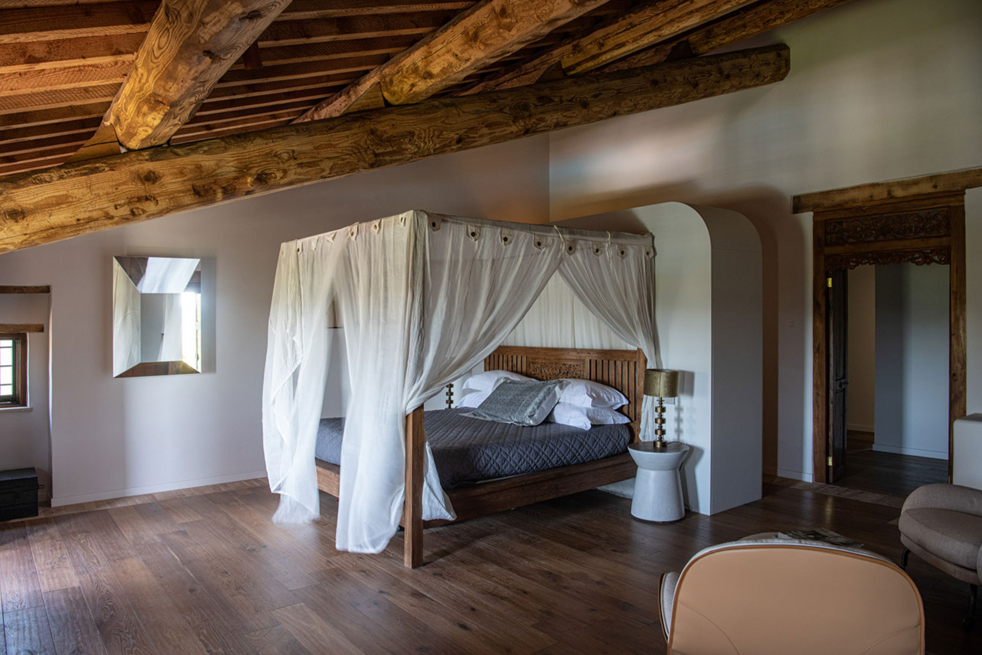 casa-montemelino_estate_umbria-italy_interior-bedroom.jpg