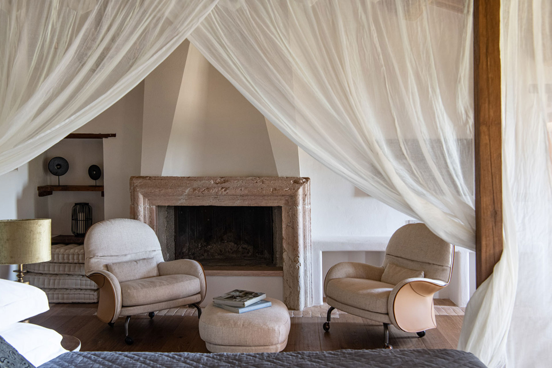 casa-montemelino_estate_umbria-italy_interior-bedroom-space.jpg