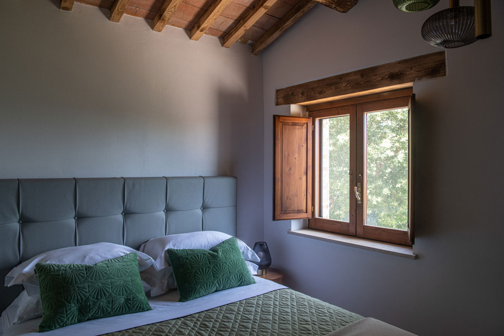 casa-montemelino_estate_umbria-italy_interior-bedroom-window.jpg