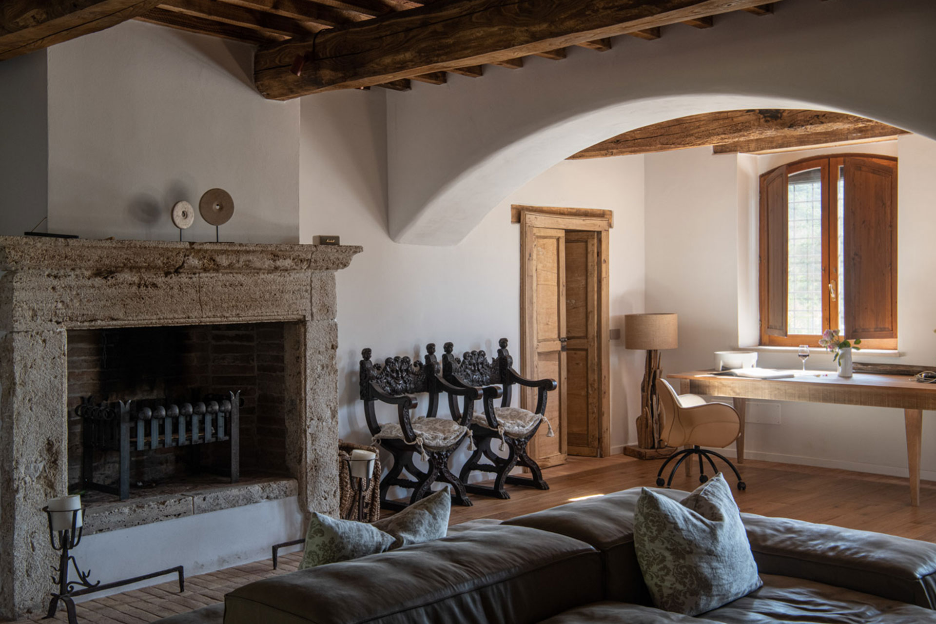 casa-montemelino_estate_umbria-italy_interior-design.jpg